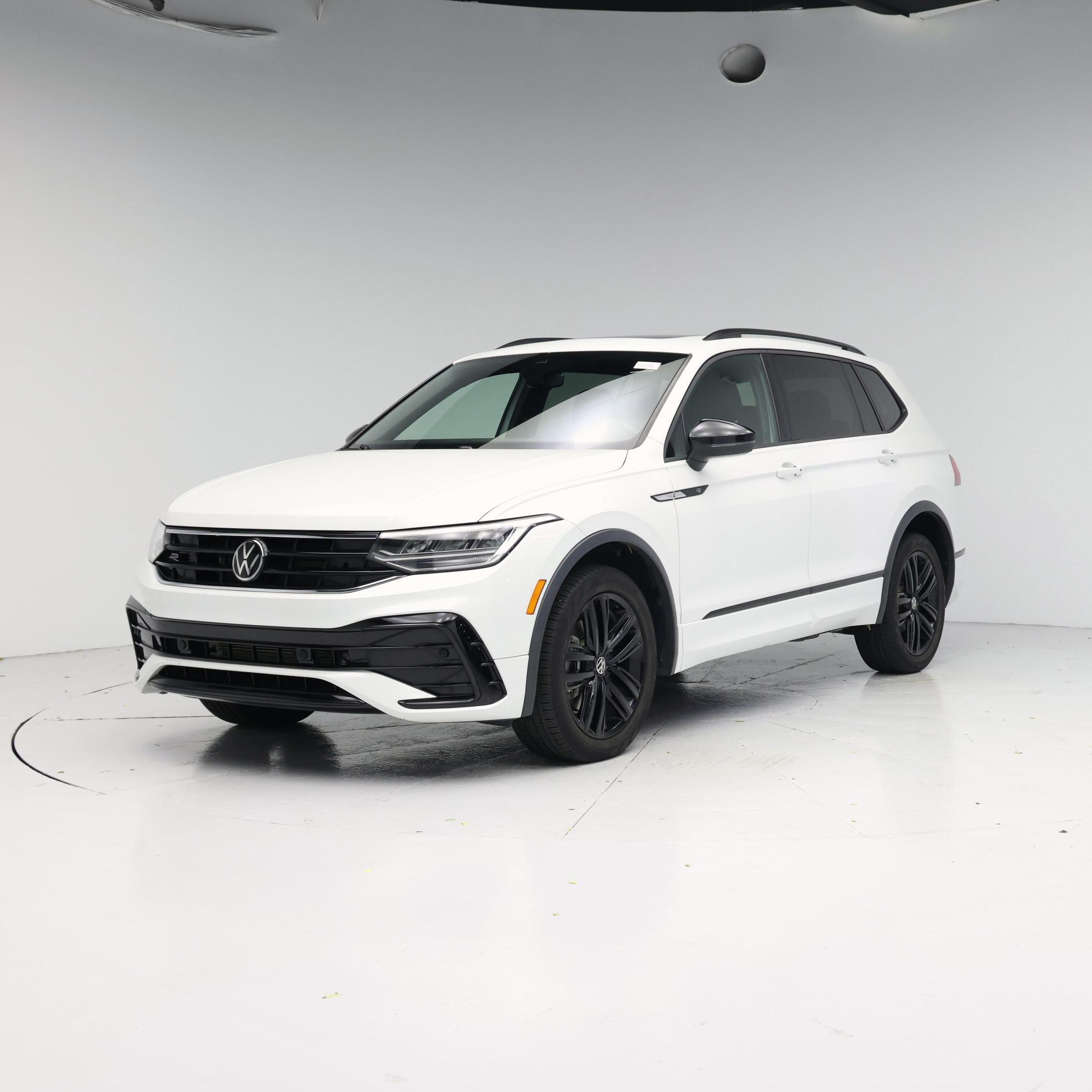 Thumbnail: 2022 Volkswagen Tiguan - 4