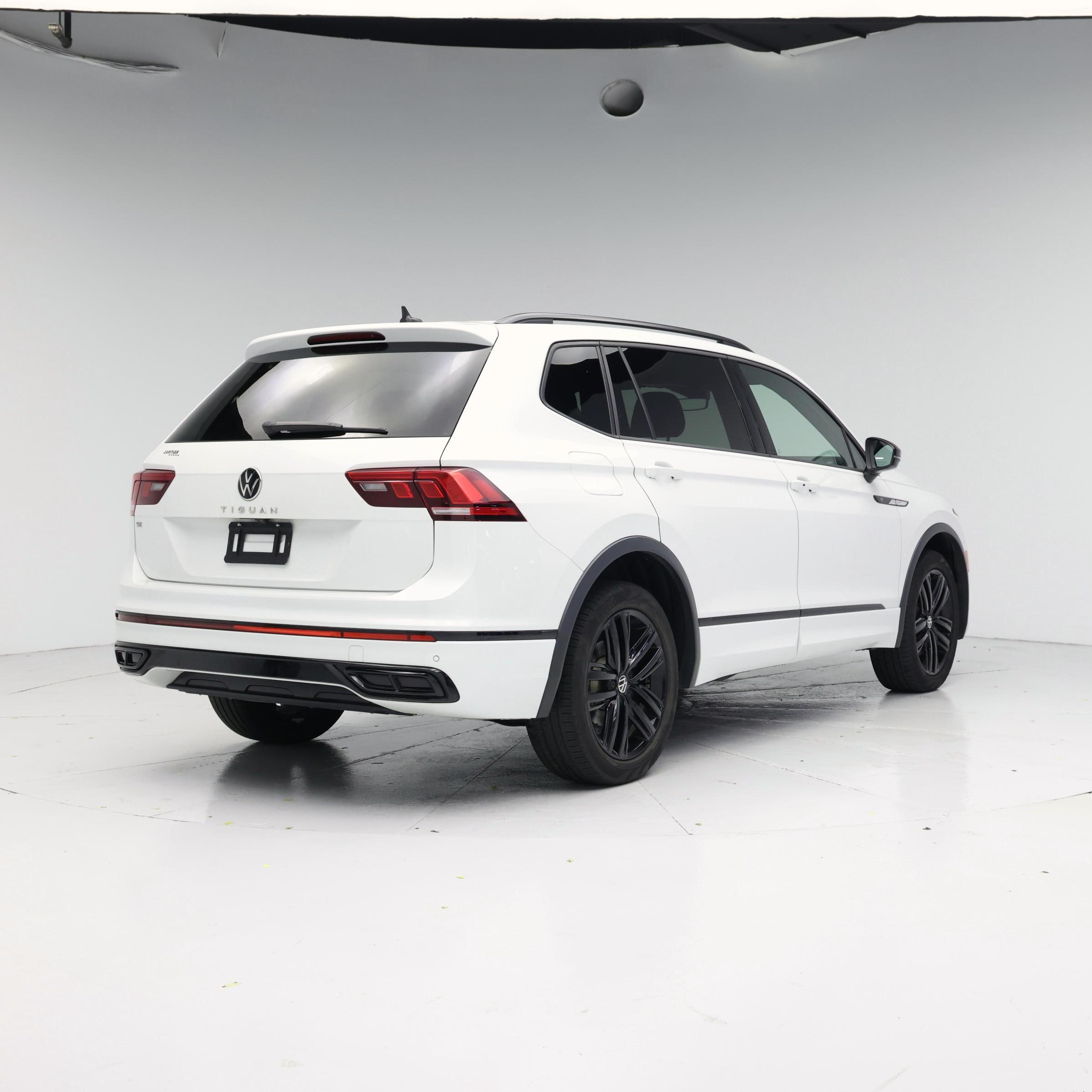 Thumbnail: 2022 Volkswagen Tiguan - 8