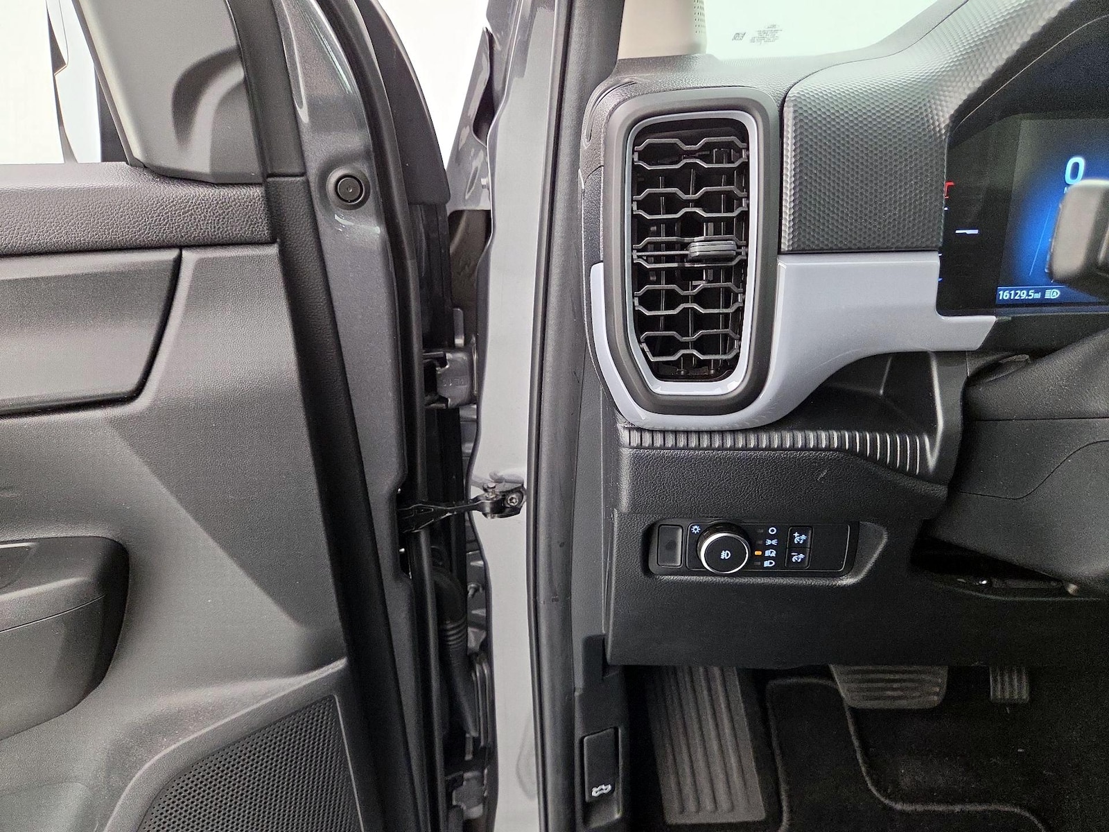 2025 Ford Ranger XL - Photo 14