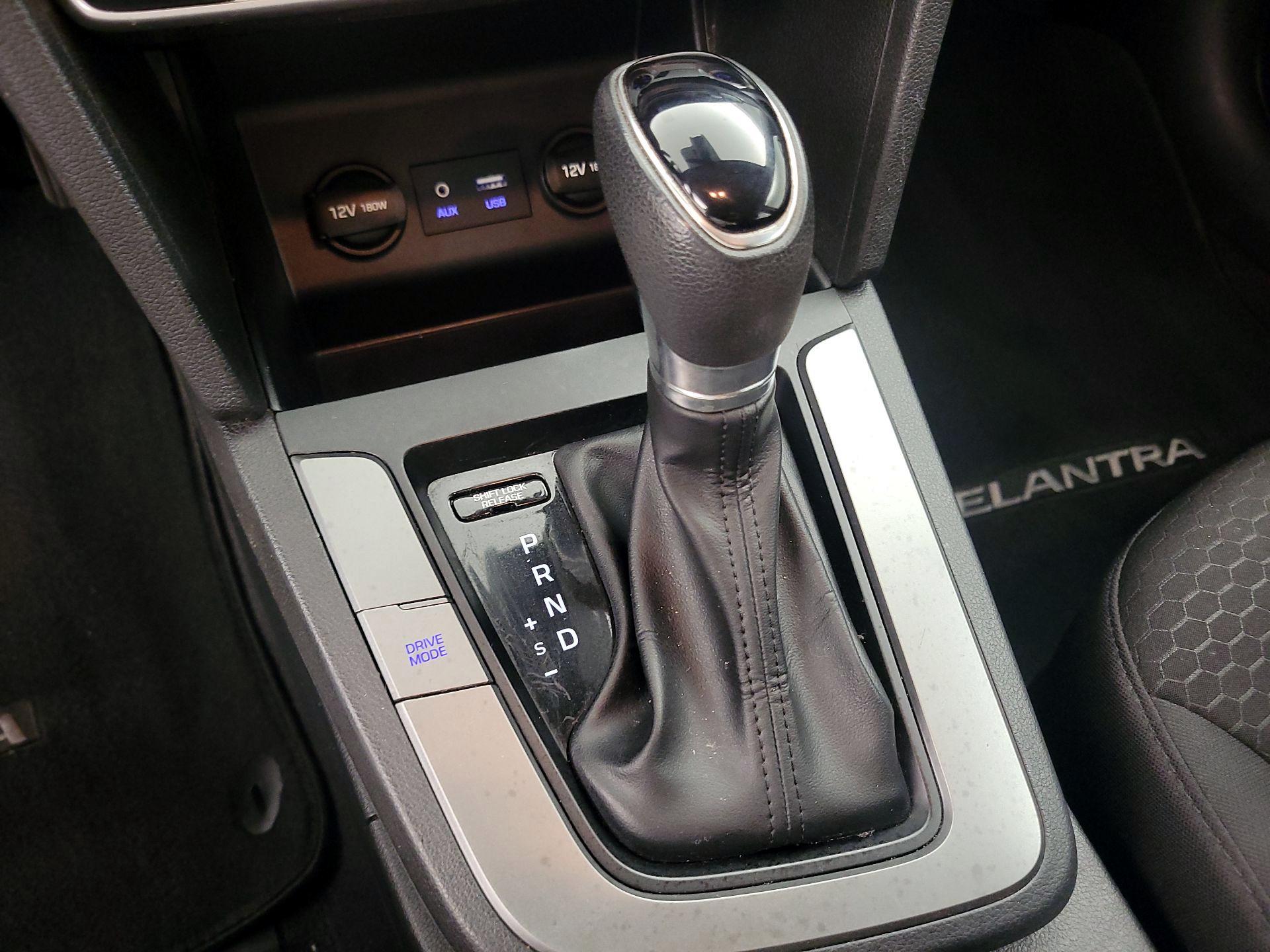 Thumbnail: 2019 Hyundai Elantra - 15