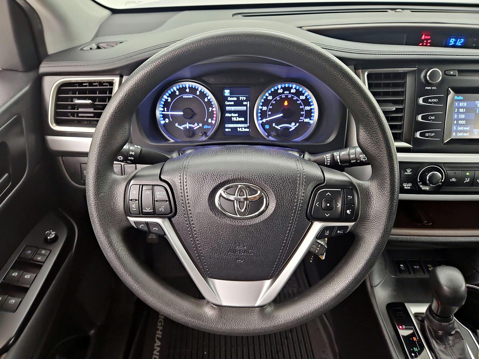 Thumbnail: 2019 Toyota Highlander - 10