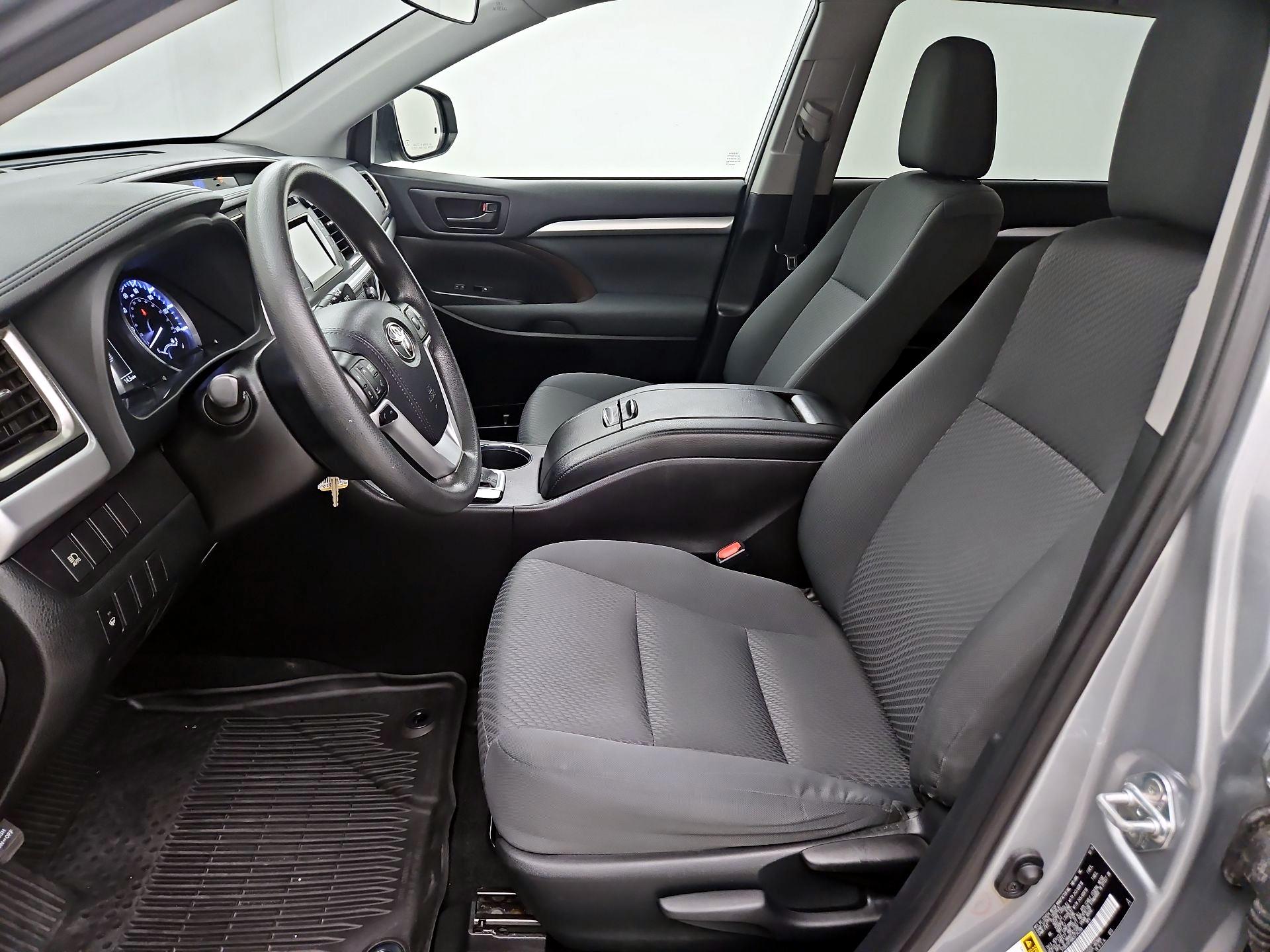 Thumbnail: 2019 Toyota Highlander - 11