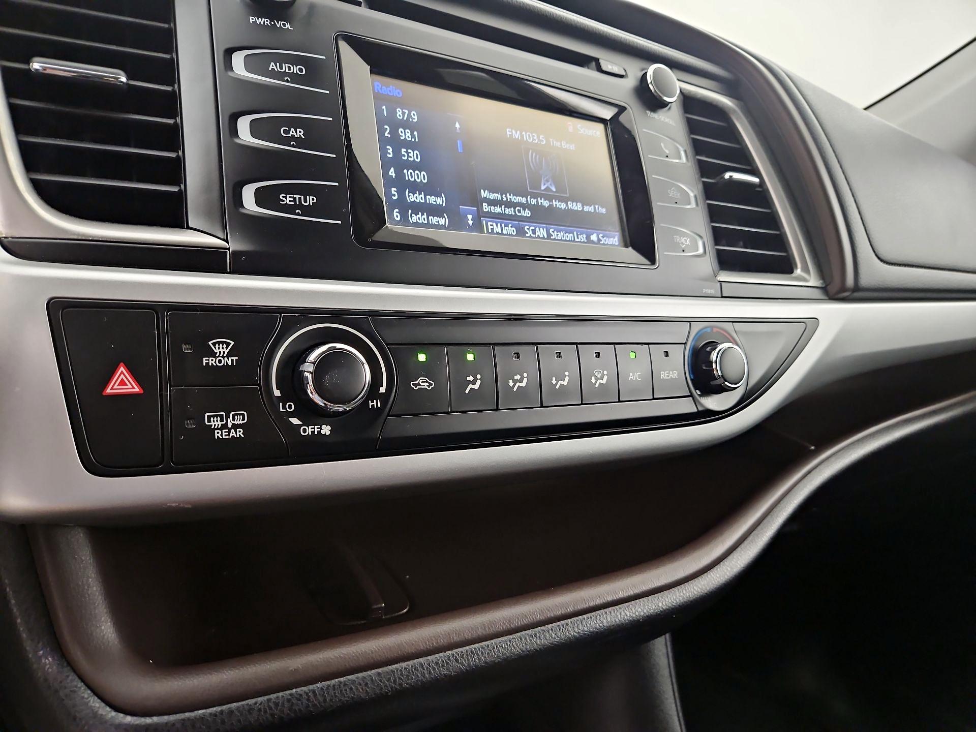 Thumbnail: 2019 Toyota Highlander - 16