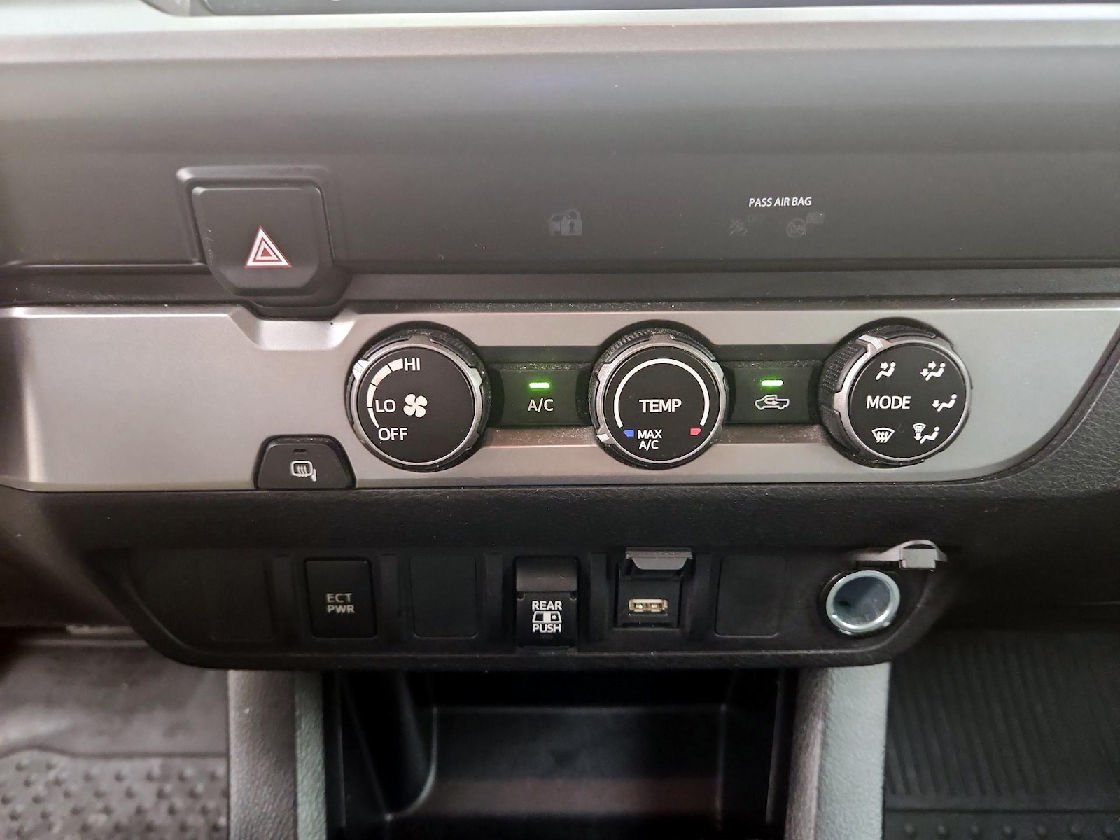 2020 Toyota Tacoma SR5 - Photo 17