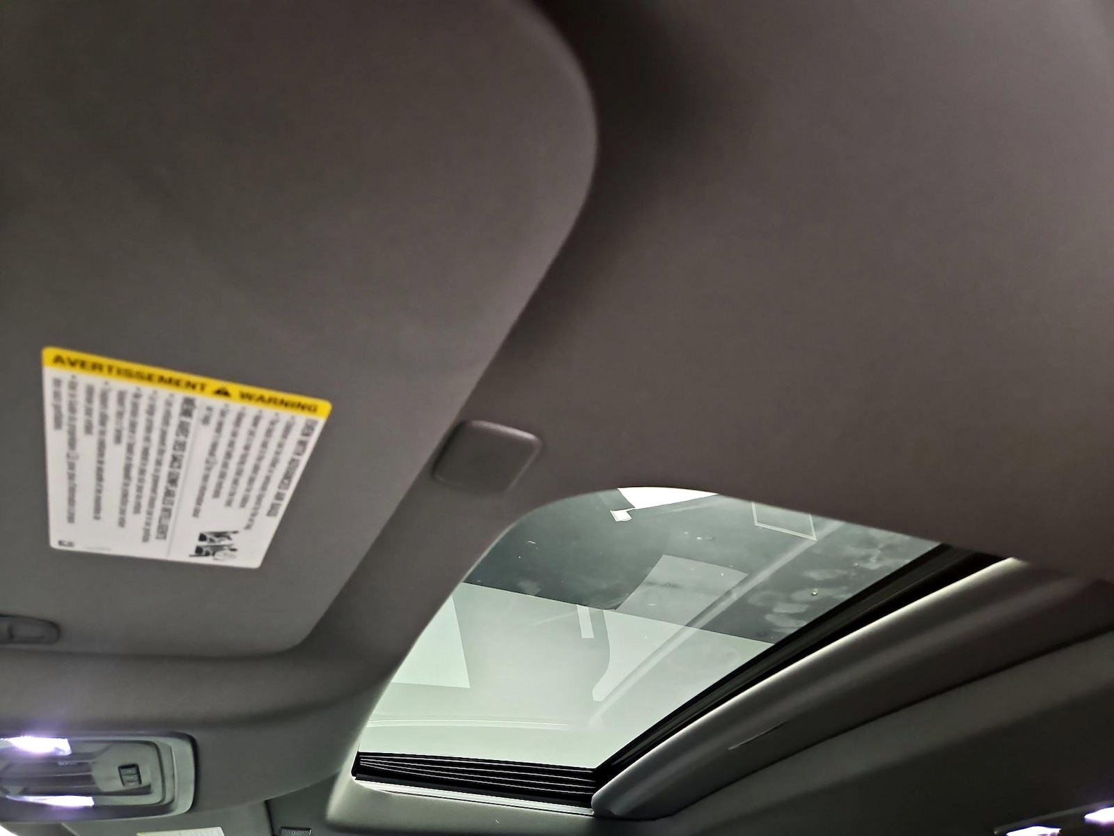 Sunroof(s) & Overhead Airbags