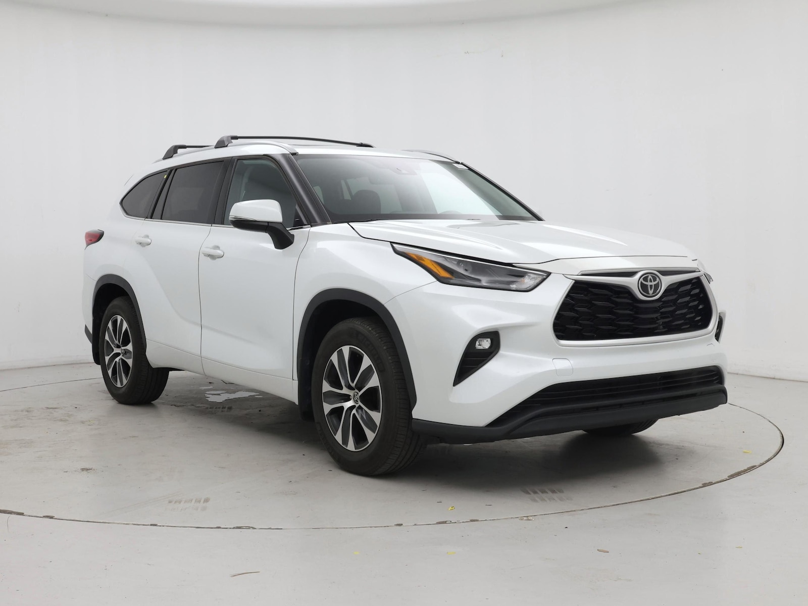 2022 Toyota Highlander XLE - Photo 2