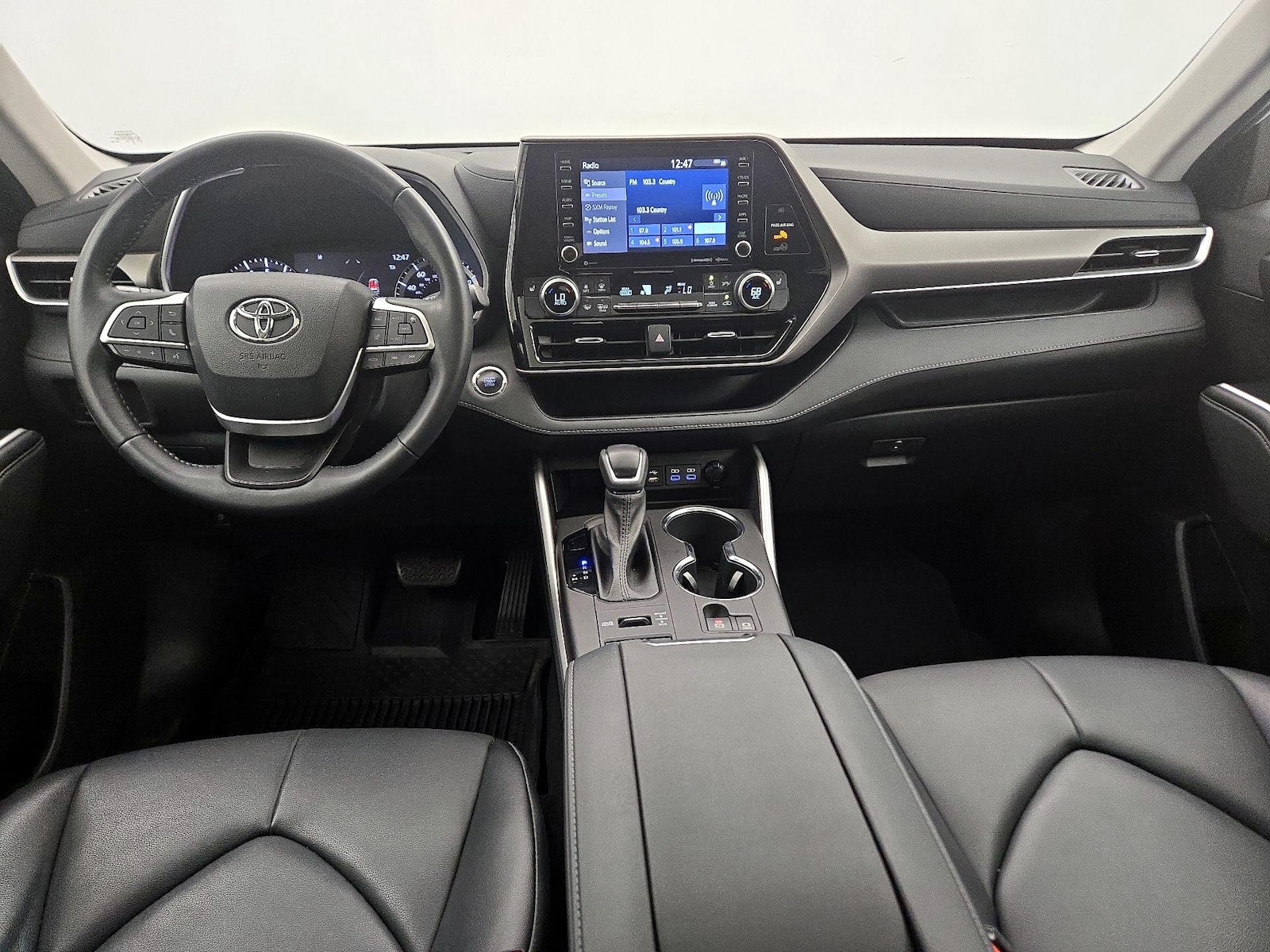 2022 Toyota Highlander XLE - Photo 10
