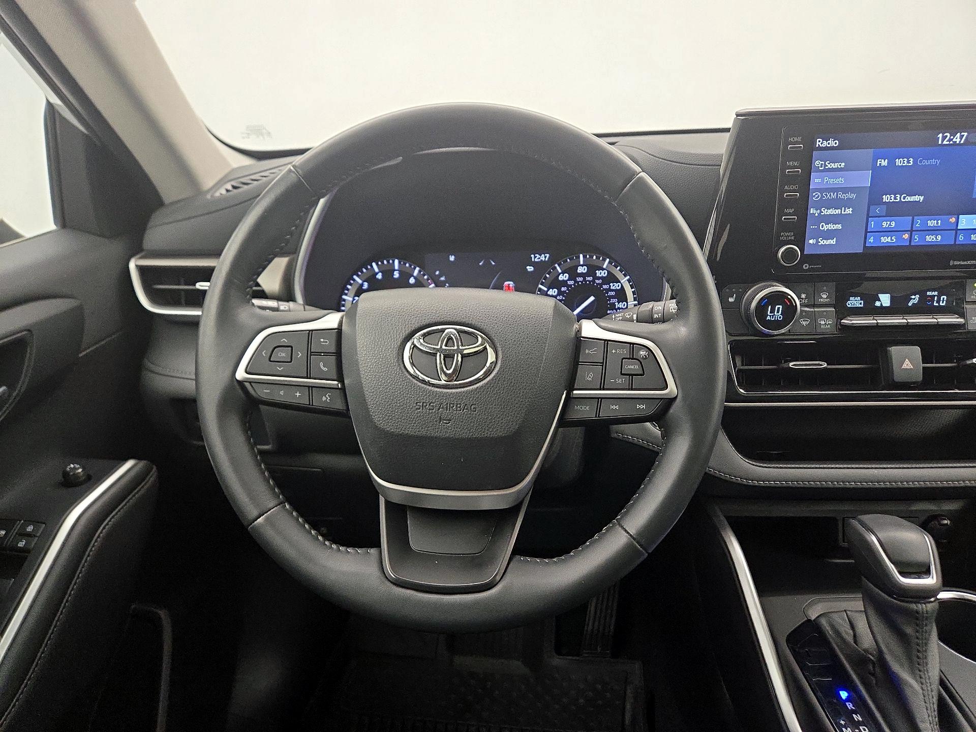 Thumbnail: 2022 Toyota Highlander - 10