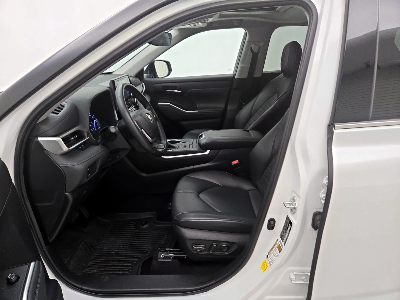 2022 Toyota Highlander XLE - Photo 12