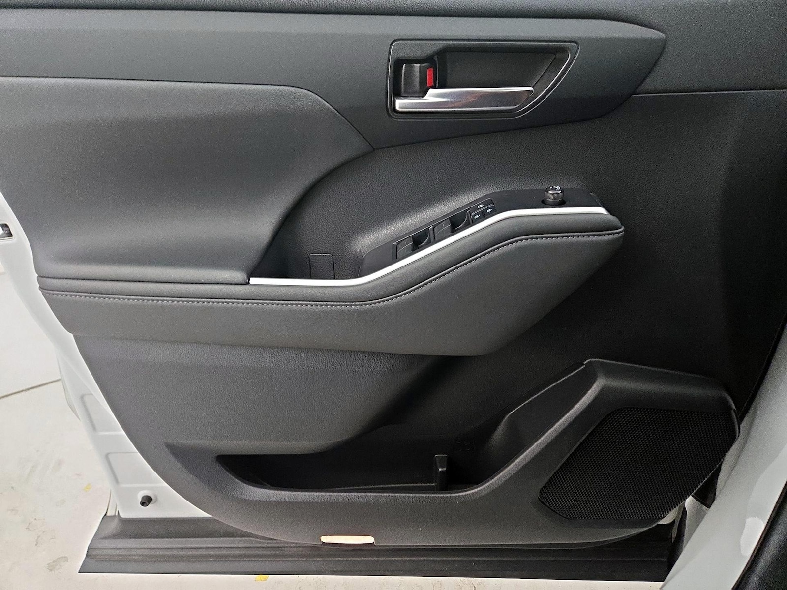 2022 Toyota Highlander XLE - Photo 13