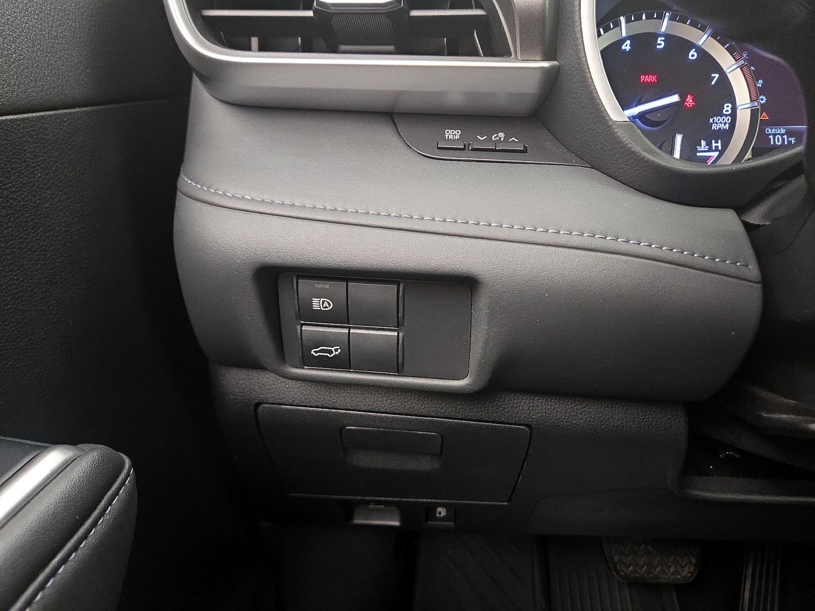 2022 Toyota Highlander XLE - Photo 14