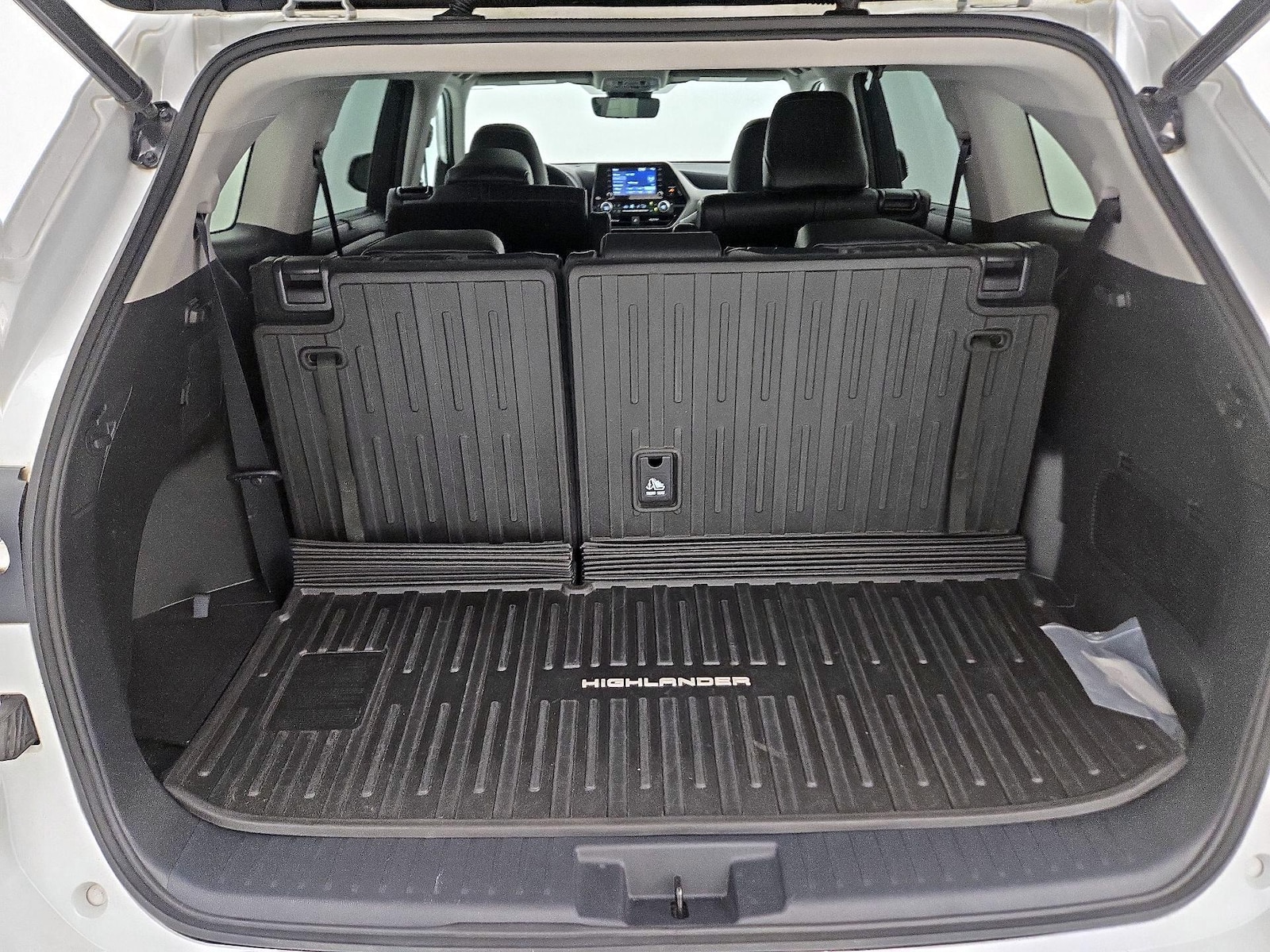 2022 Toyota Highlander XLE - Photo 23