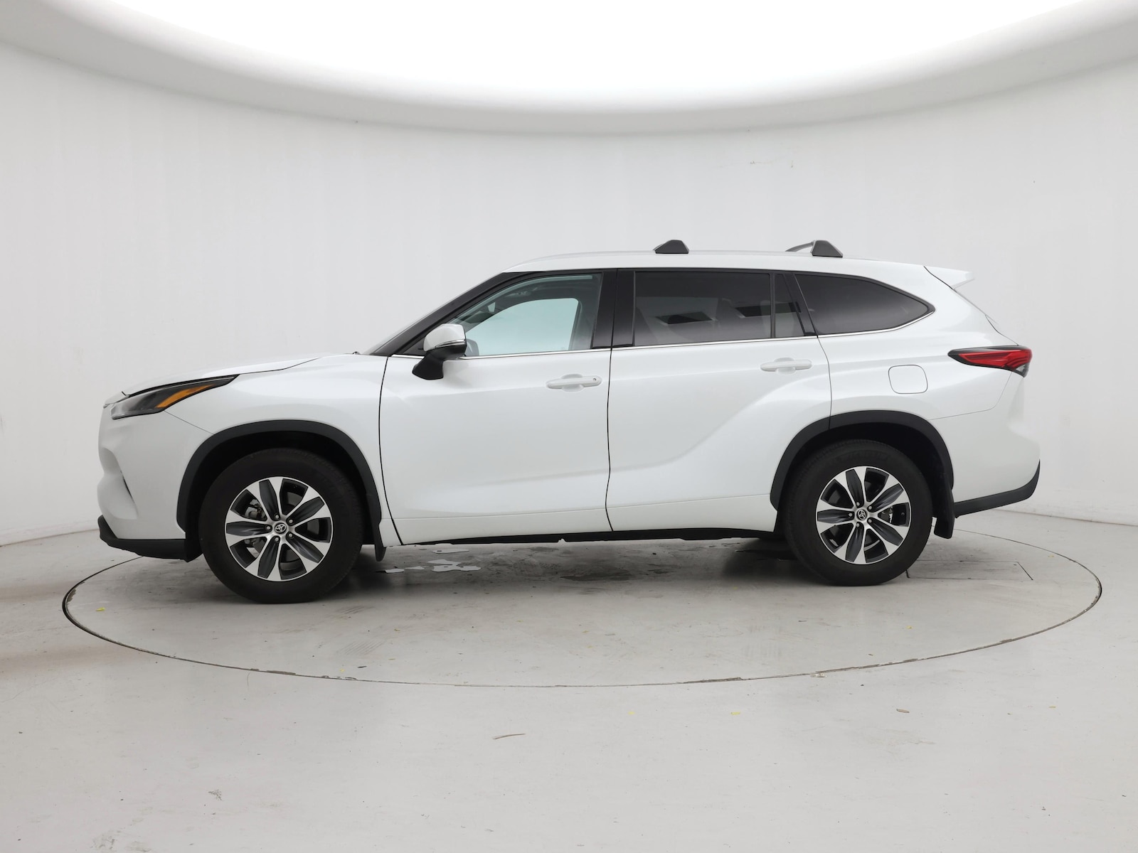 2022 Toyota Highlander XLE - Photo 4