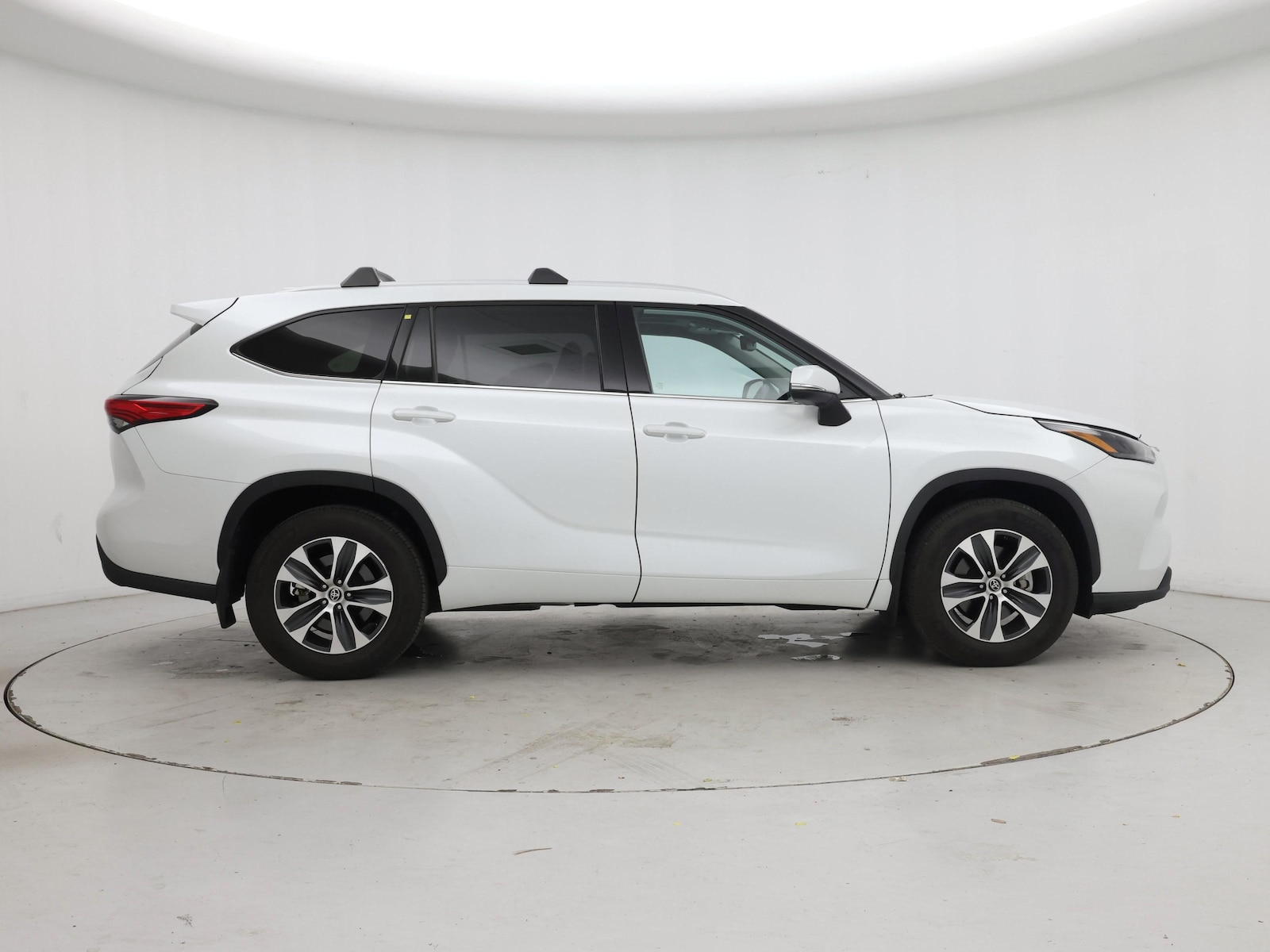 2022 Toyota Highlander XLE - Photo 8