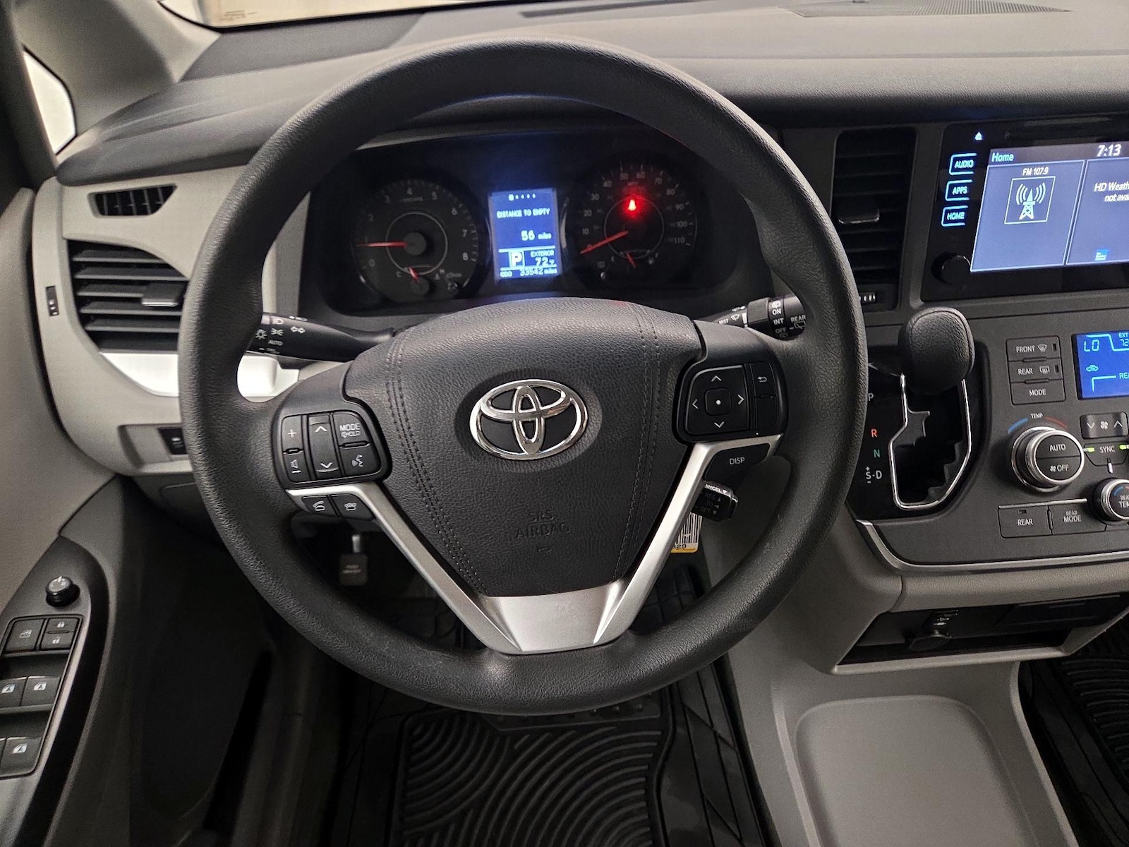 2015 Toyota Sienna LE - Photo 11