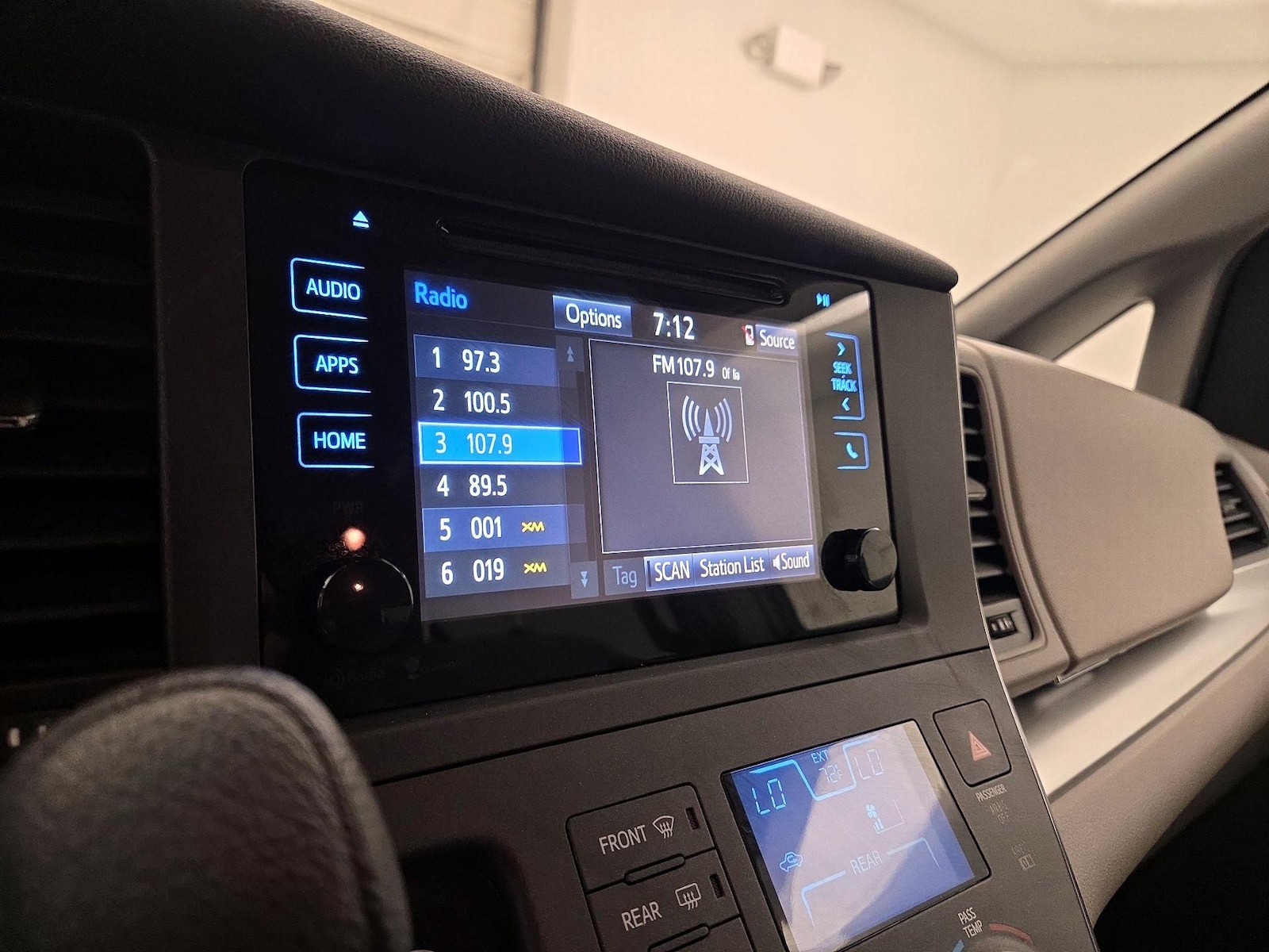 2015 Toyota Sienna LE - Photo 16