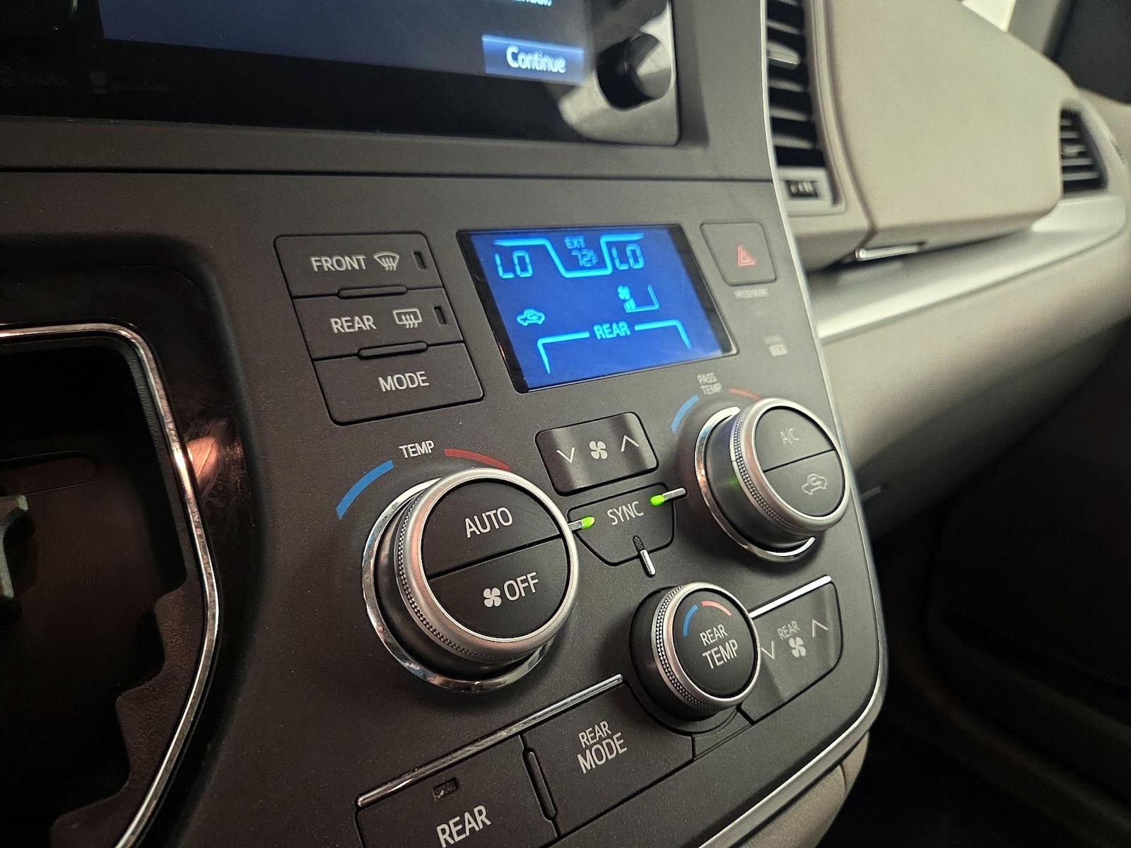 2015 Toyota Sienna LE - Photo 17