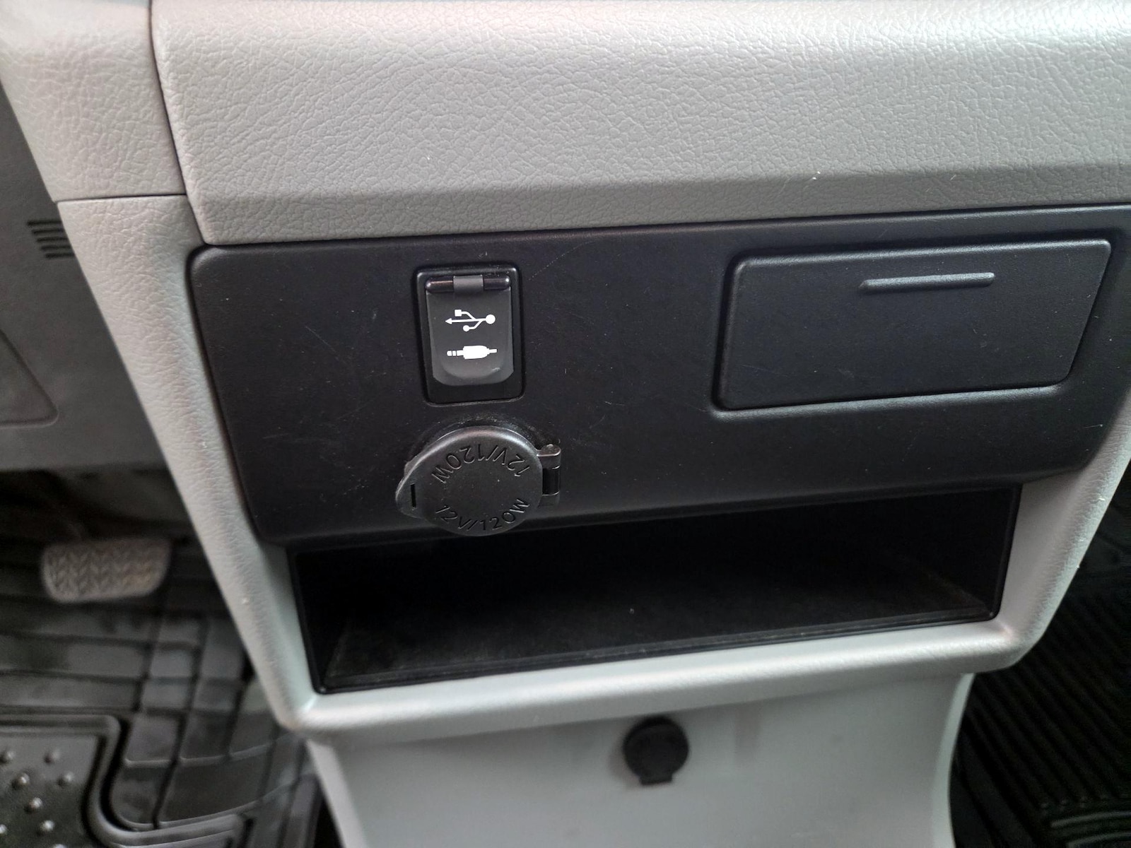 2015 Toyota Sienna LE - Photo 19