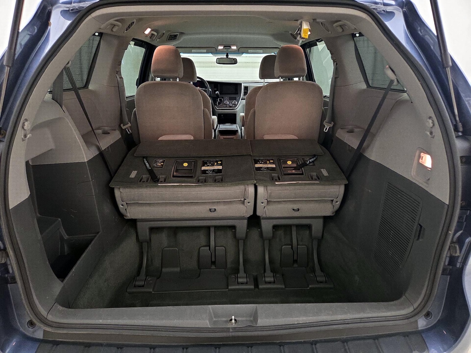 2015 Toyota Sienna LE - Photo 23