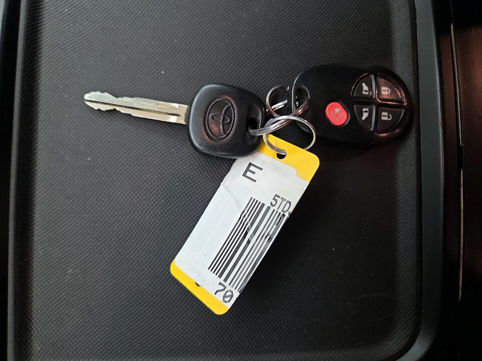 2015 Toyota Sienna LE - Photo 25