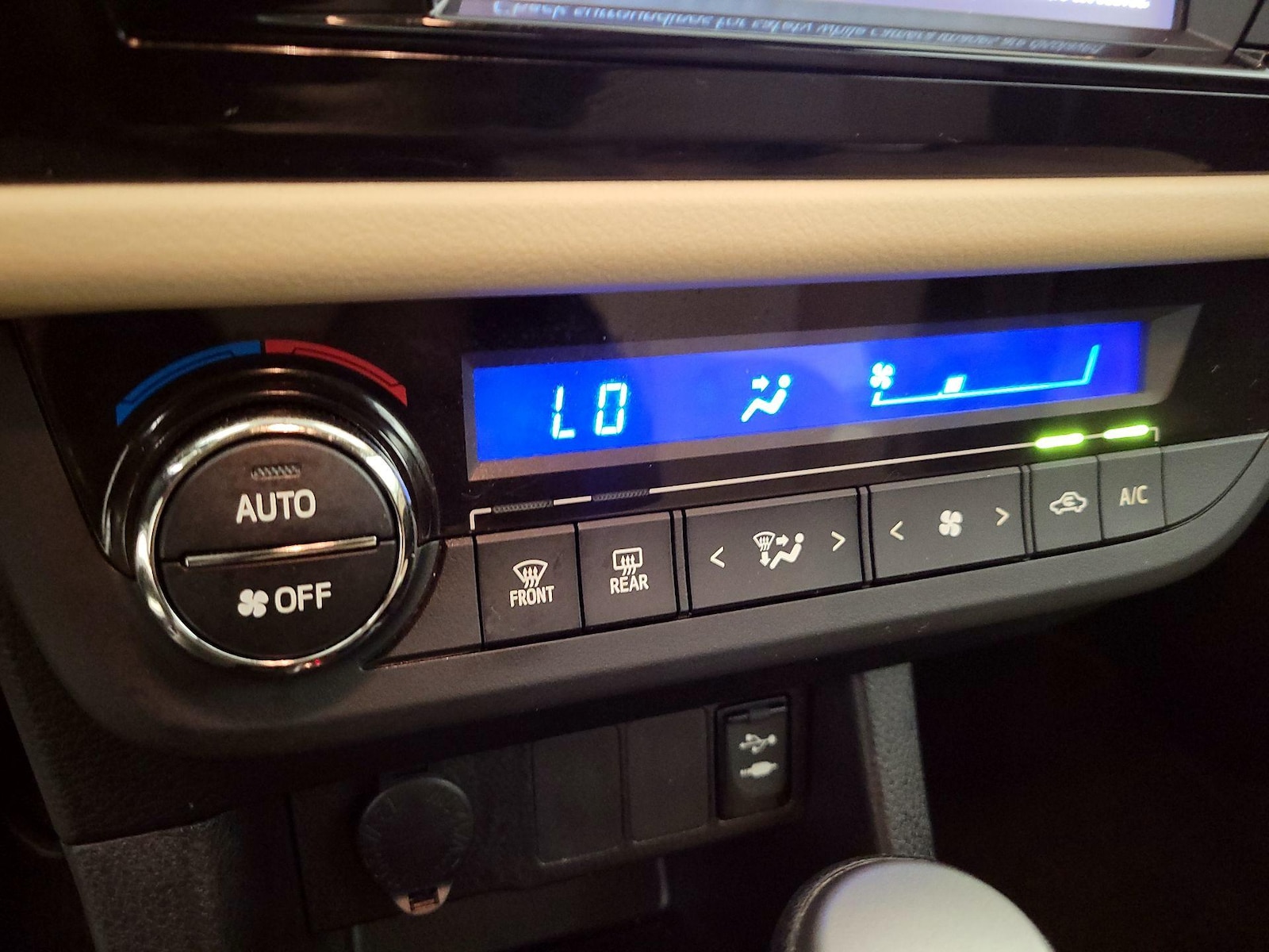 2016 Toyota Corolla LE - Photo 17