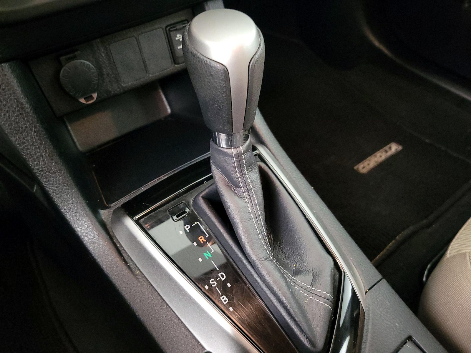 2016 Toyota Corolla LE - Photo 18