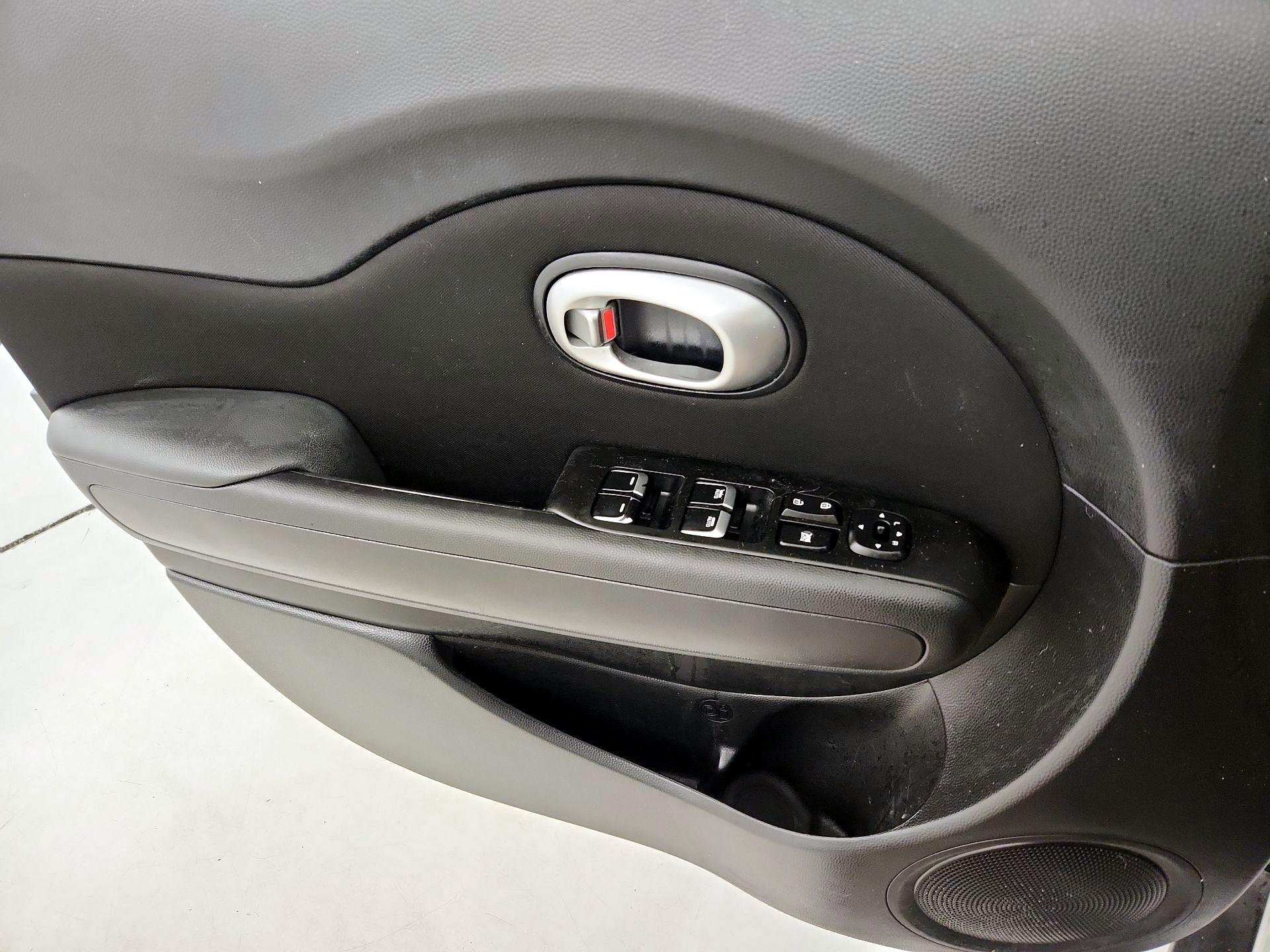 Thumbnail: 2017 Kia Soul - 12