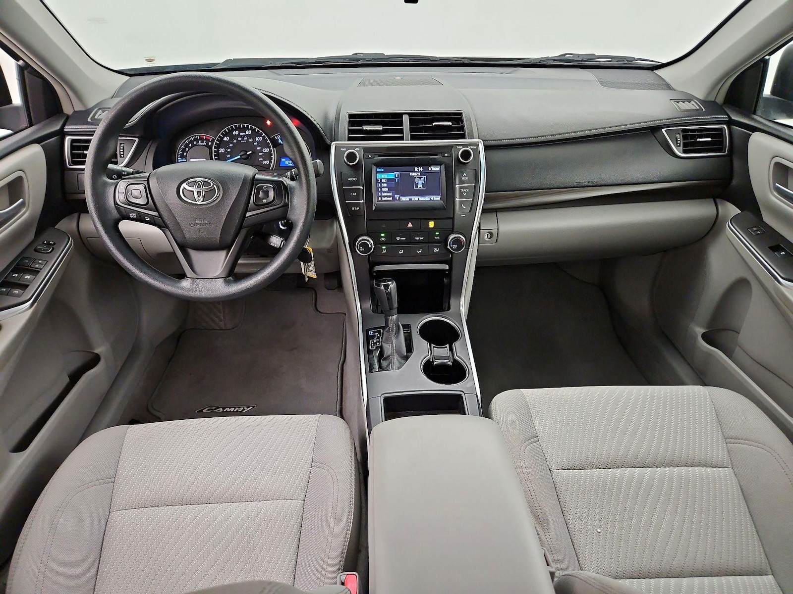 2015 Toyota Camry LE - Photo 10