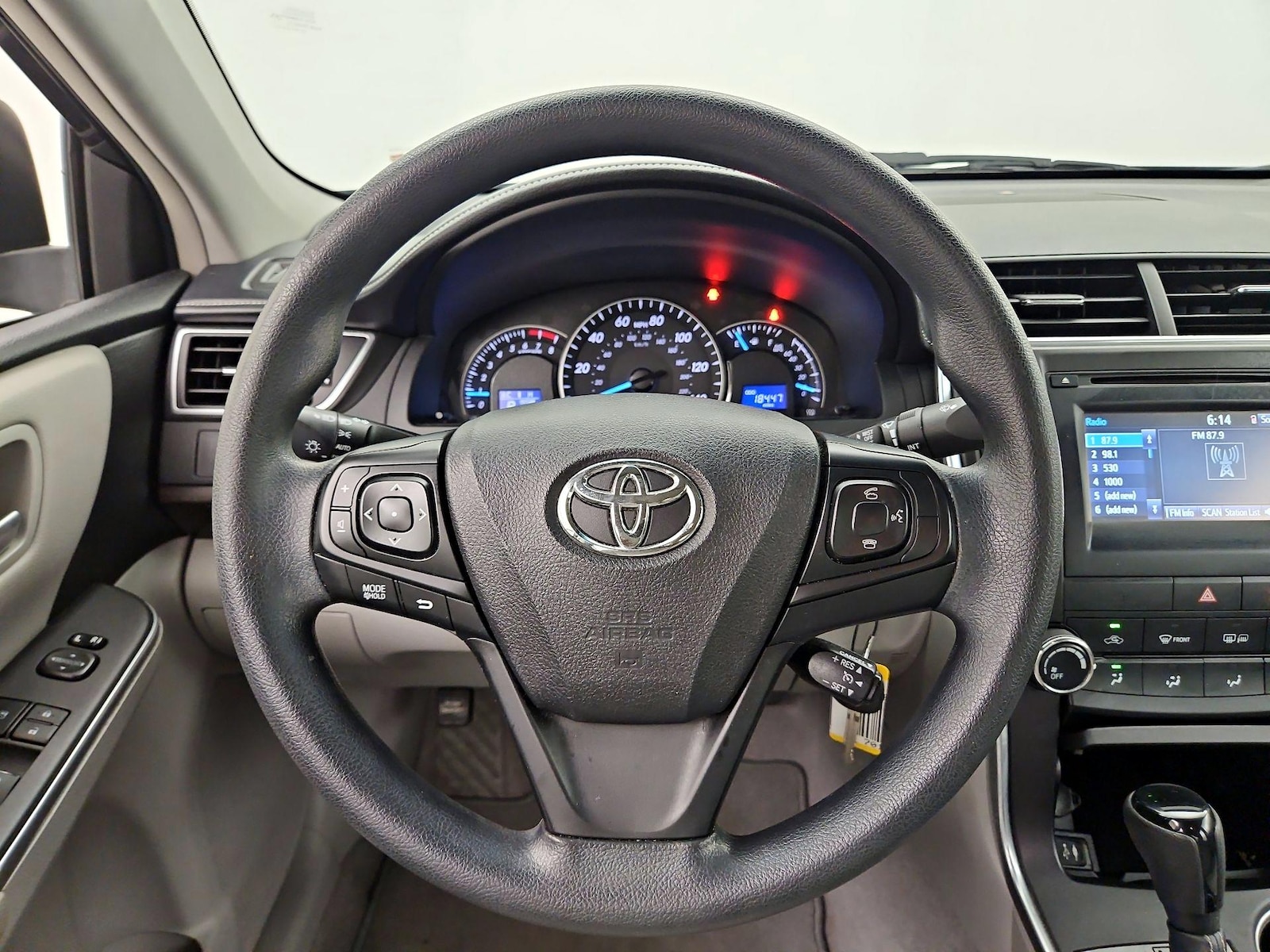 2015 Toyota Camry LE - Photo 11