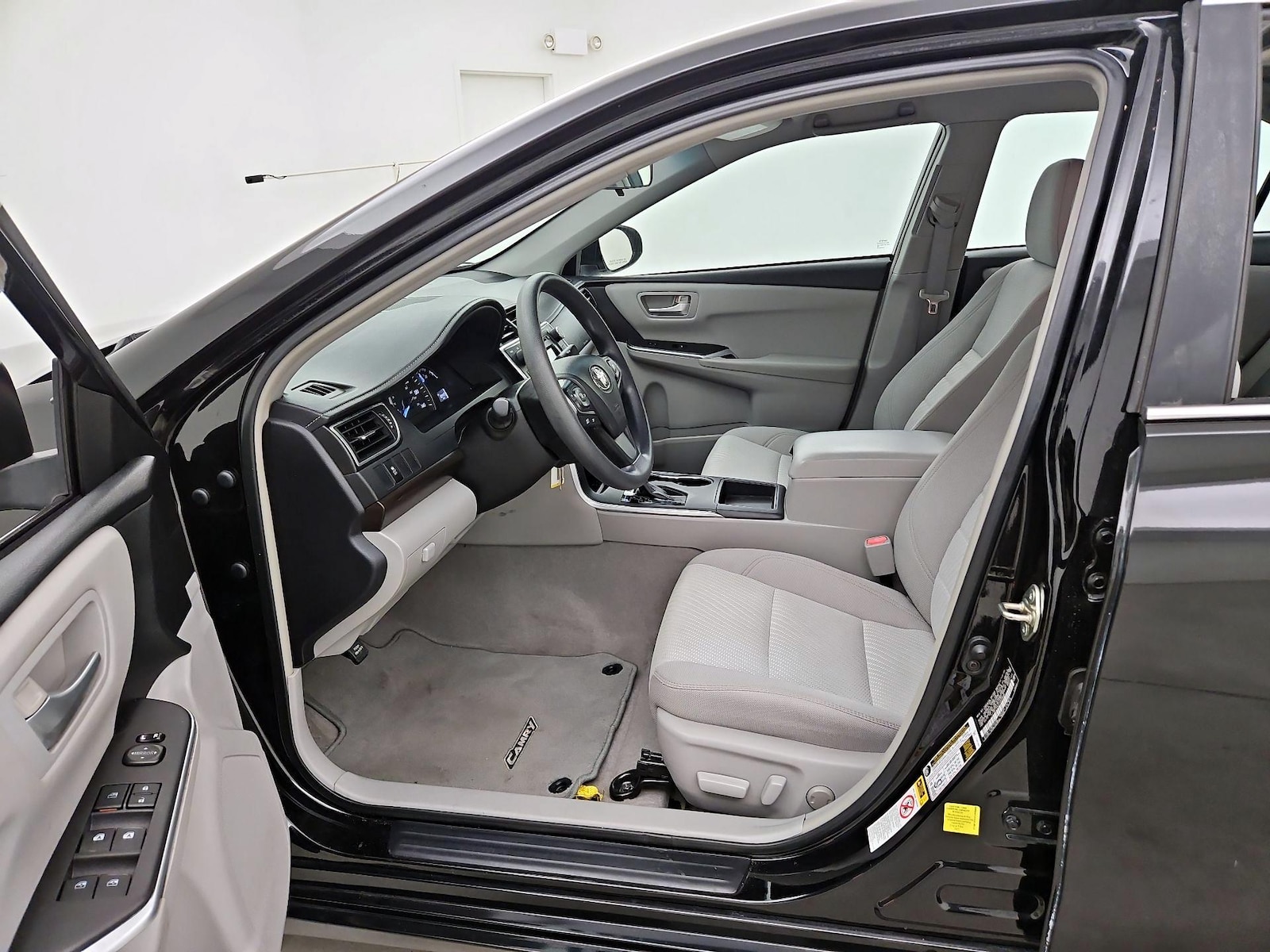 2015 Toyota Camry LE - Photo 12