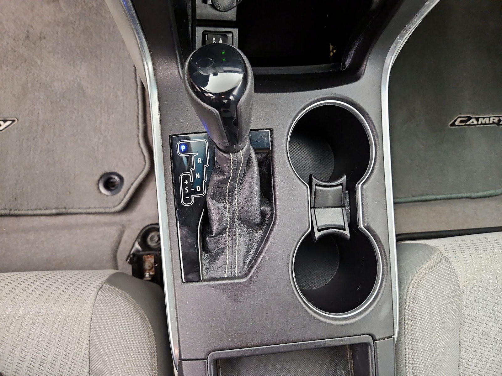 2015 Toyota Camry LE - Photo 17