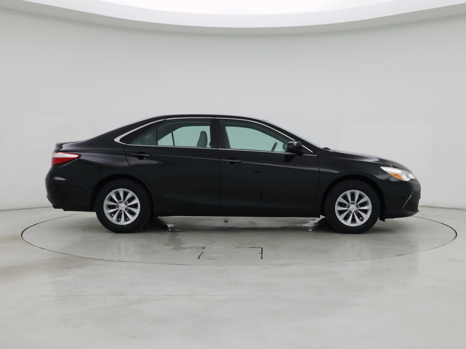 2015 Toyota Camry LE - Photo 8