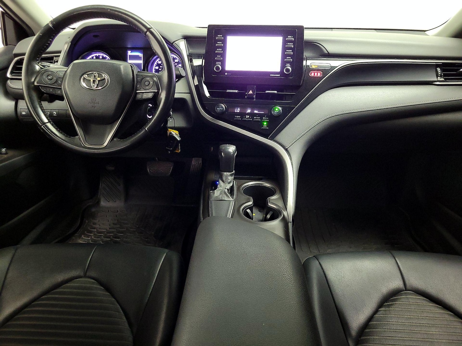 2021 Toyota Camry SE - Photo 10