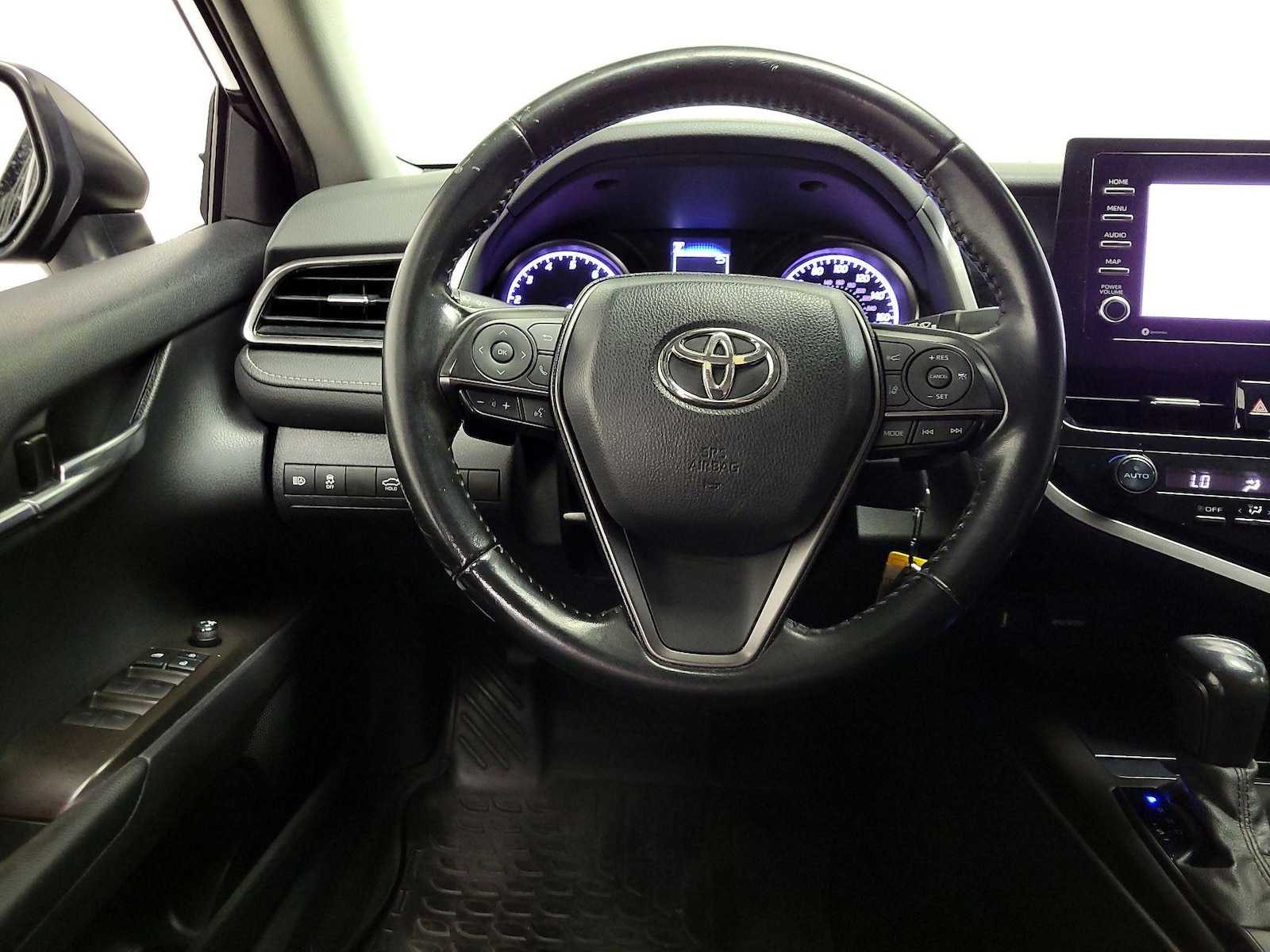 2021 Toyota Camry SE - Photo 11