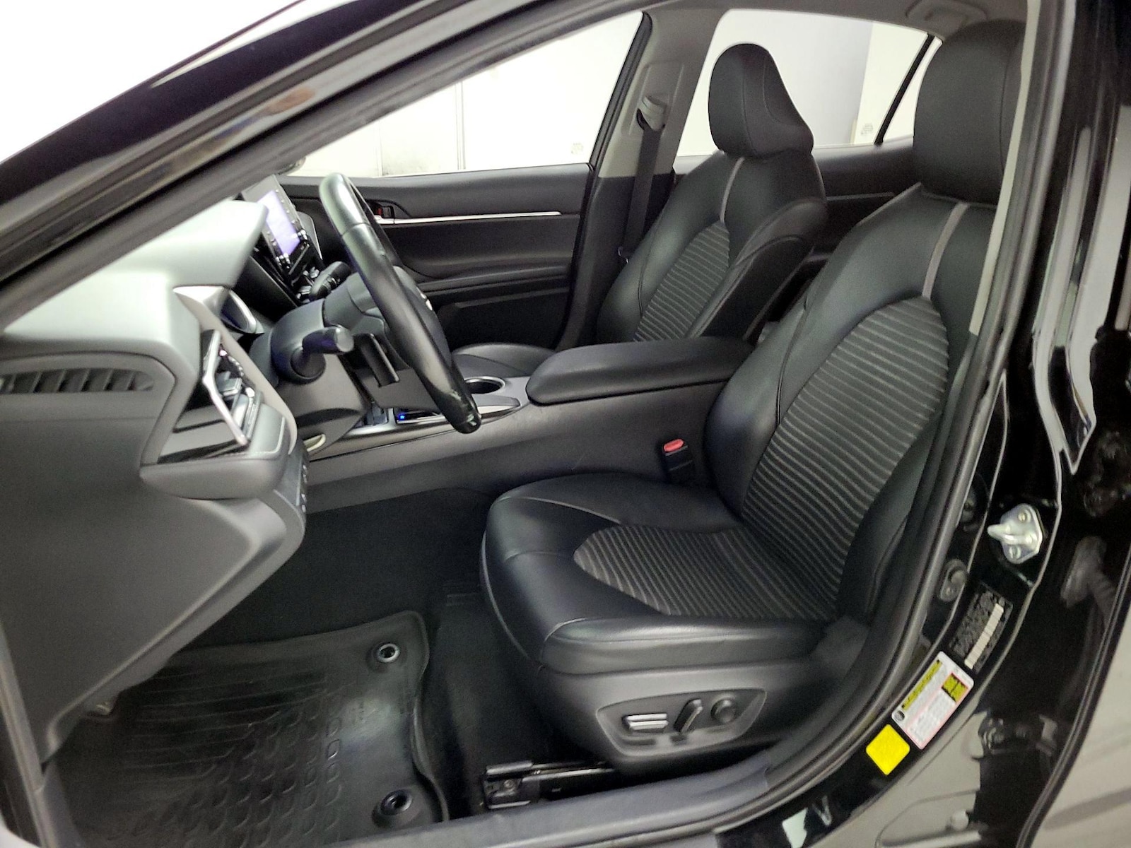 2021 Toyota Camry SE - Photo 12