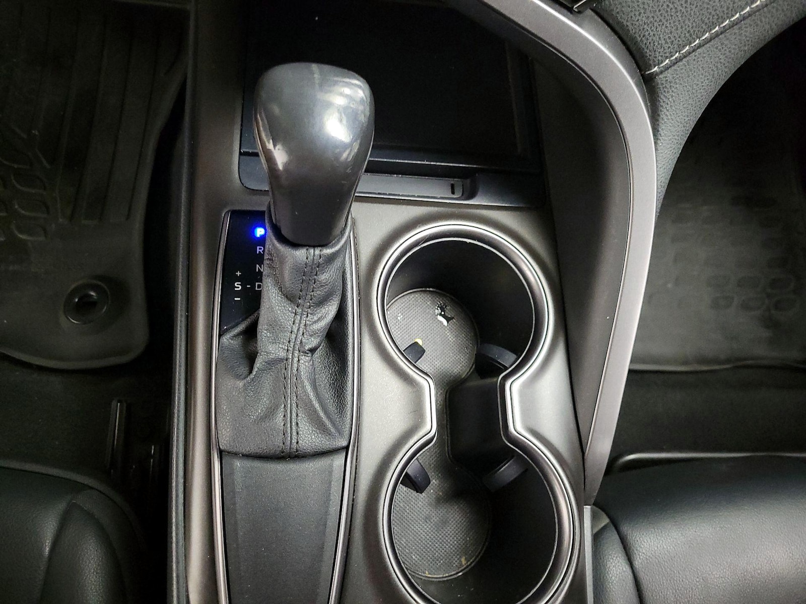 2021 Toyota Camry SE - Photo 18