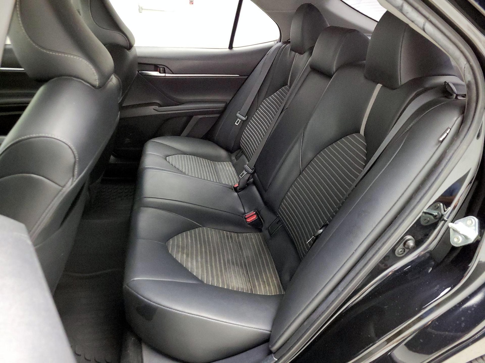 2021 Toyota Camry SE - Photo 20