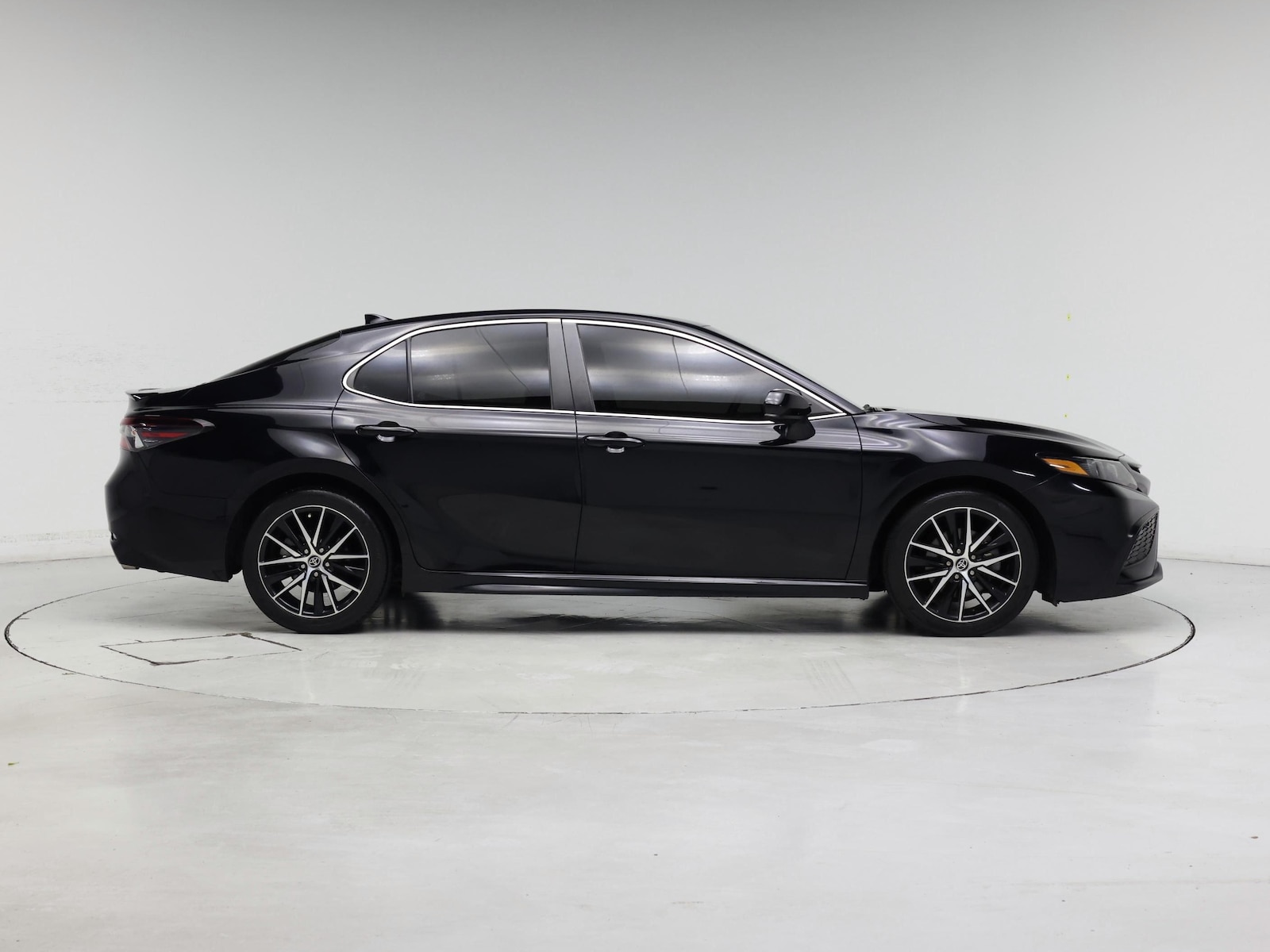 2021 Toyota Camry SE - Photo 8
