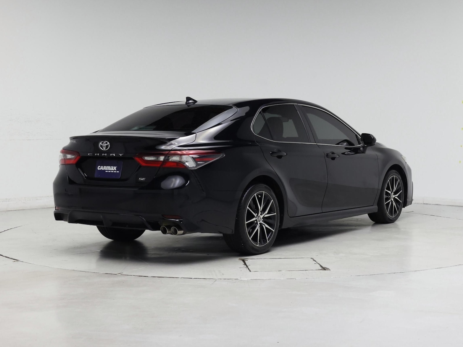 2021 Toyota Camry SE - Photo 9