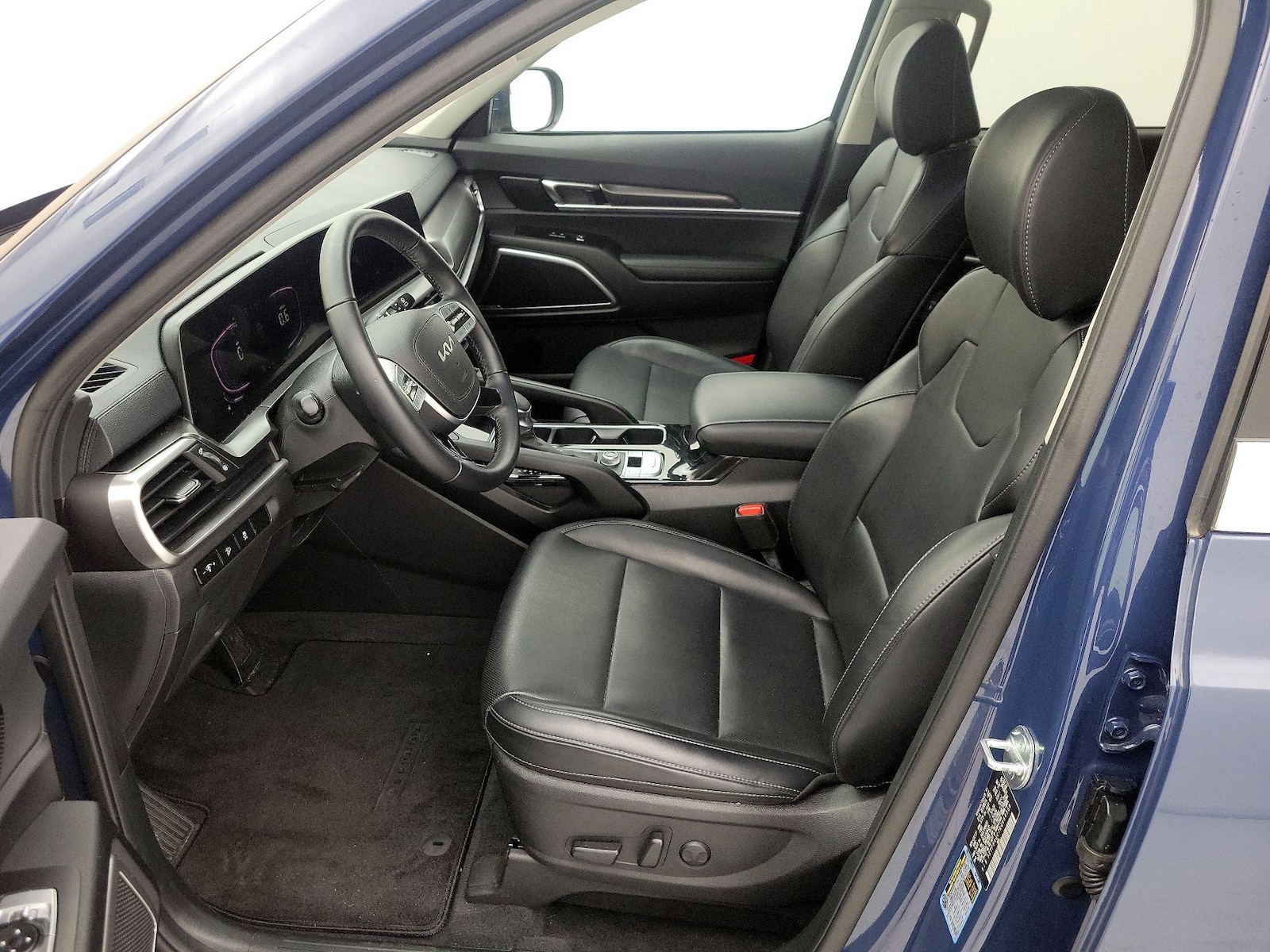 2024 Kia Telluride S - Photo 12
