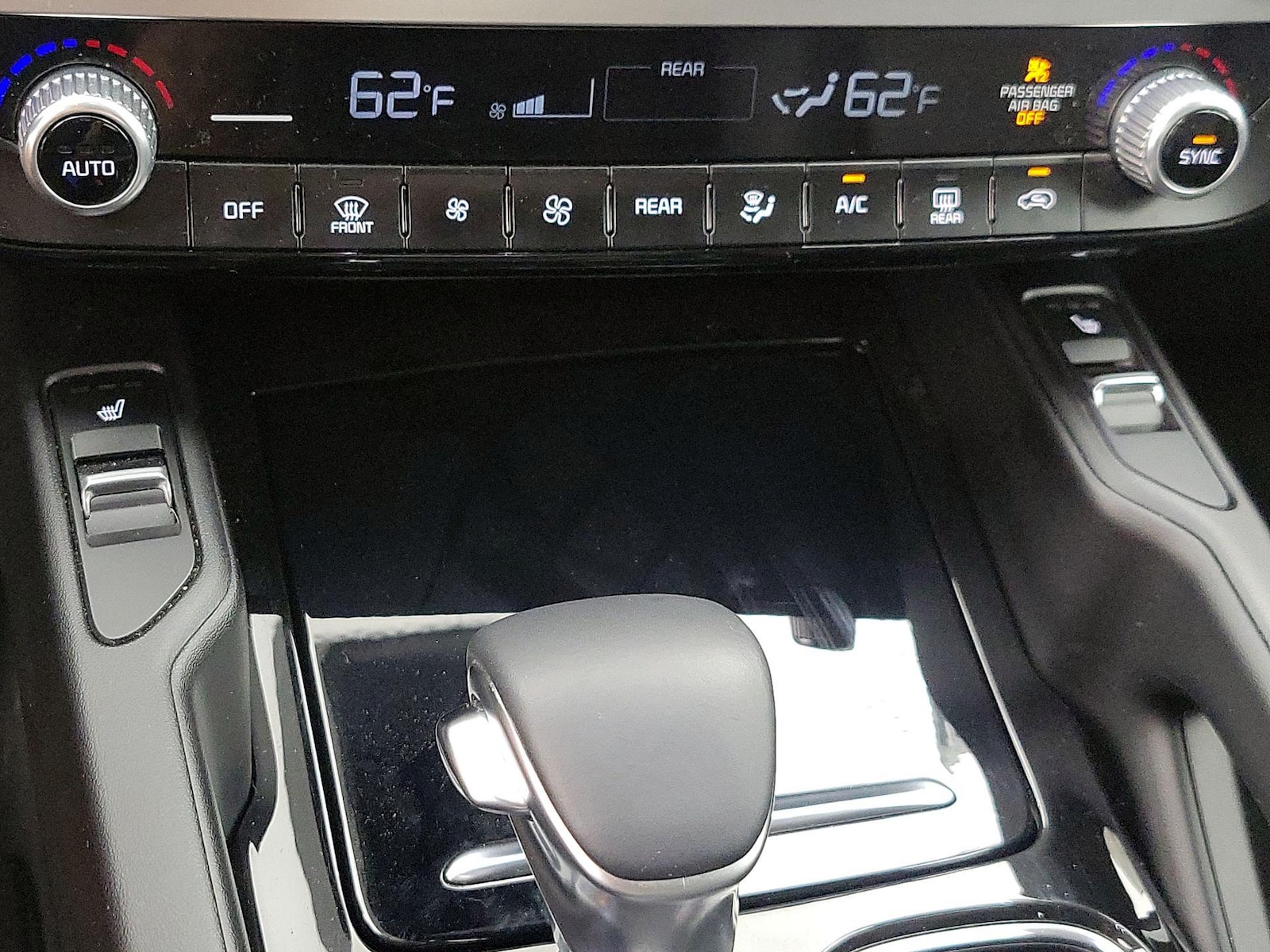 2024 Kia Telluride S - Photo 18