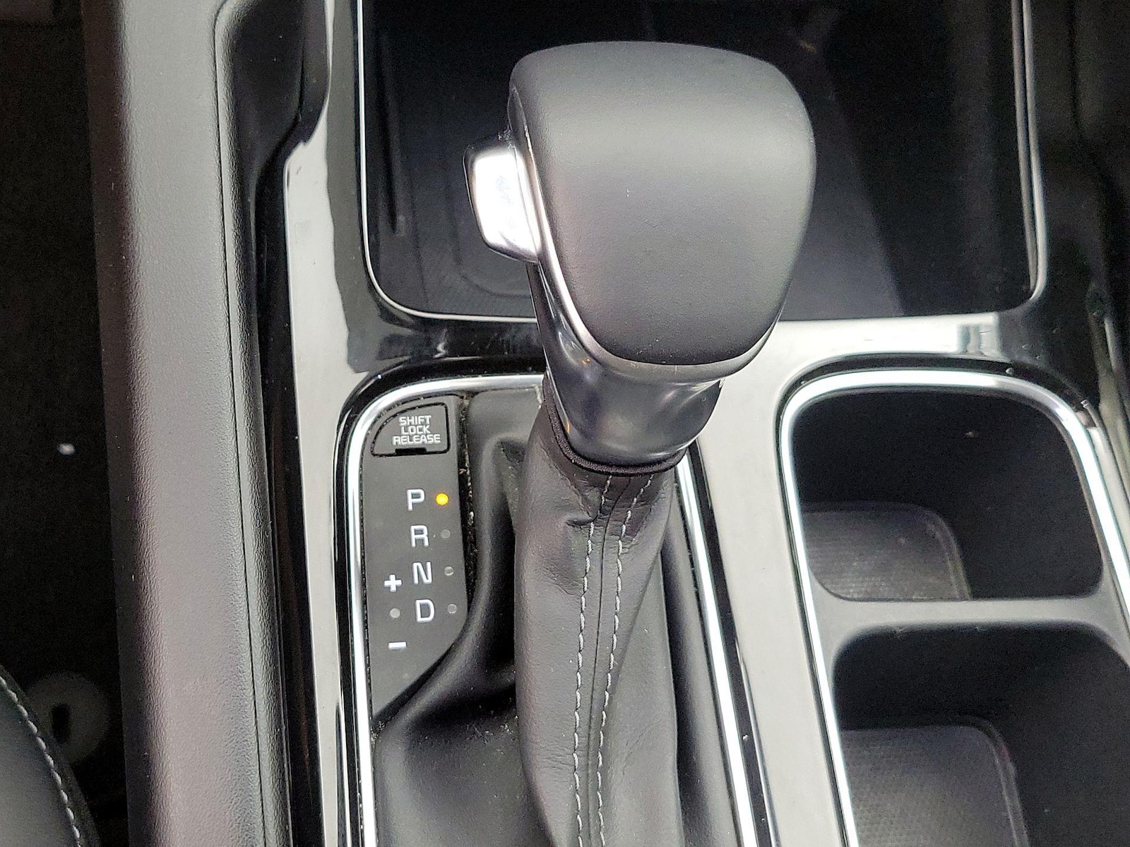 2024 Kia Telluride S - Photo 19