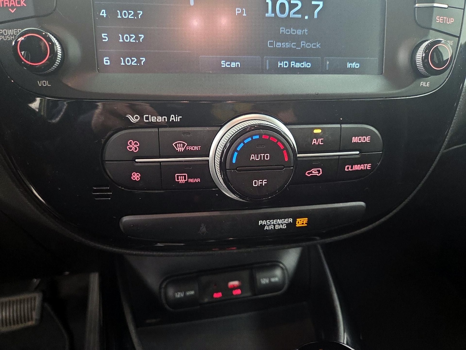 2017 Kia Soul + - Photo 18