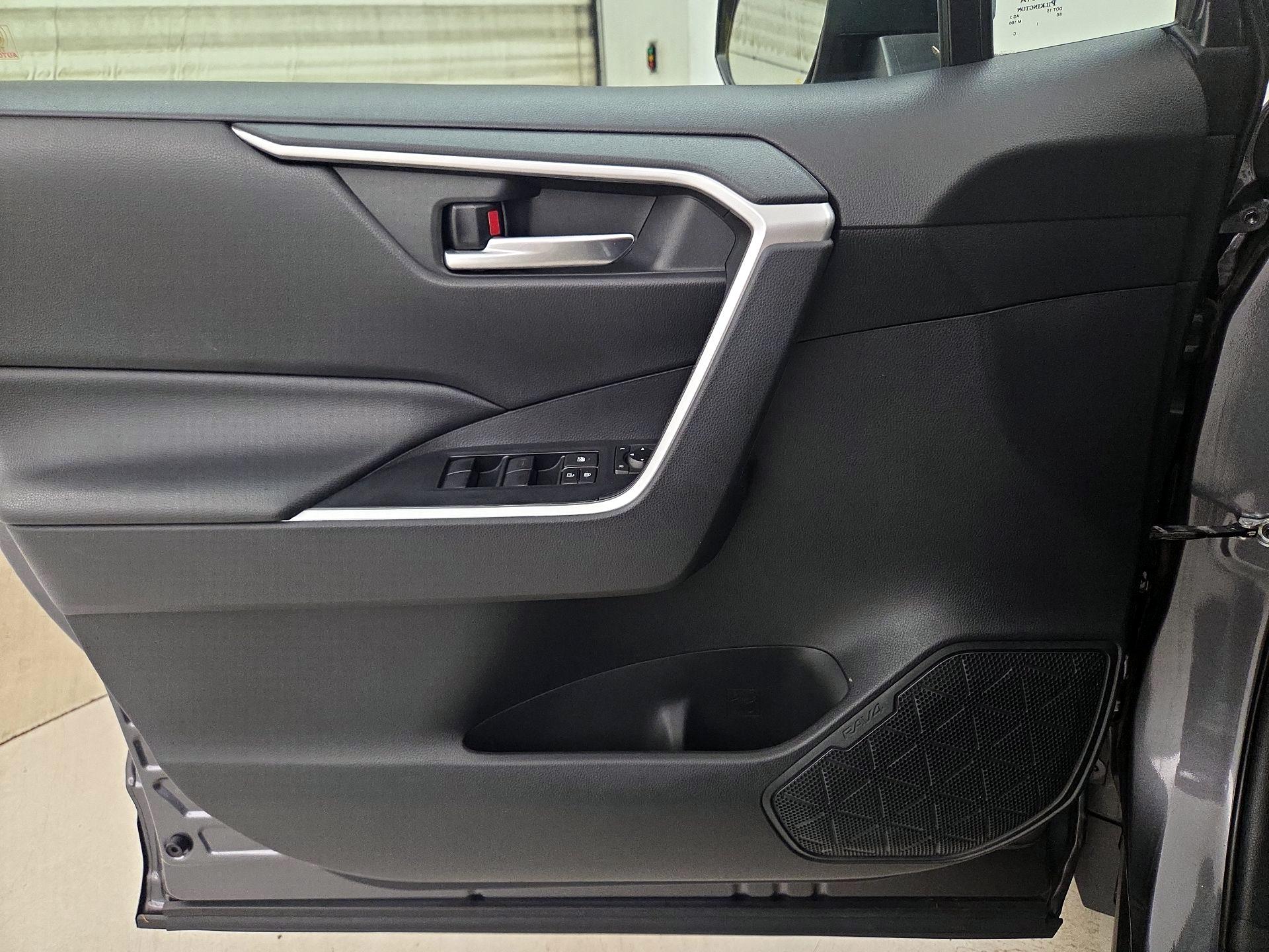 Thumbnail: 2019 Toyota RAV4 - 12
