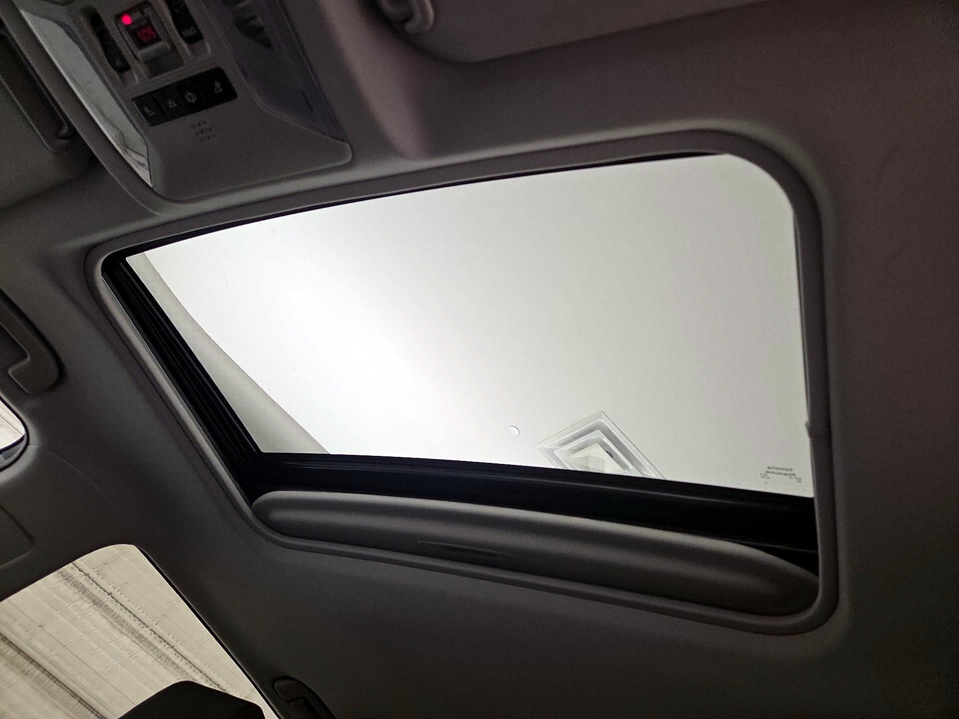 Thumbnail: 2019 Toyota RAV4 - 19