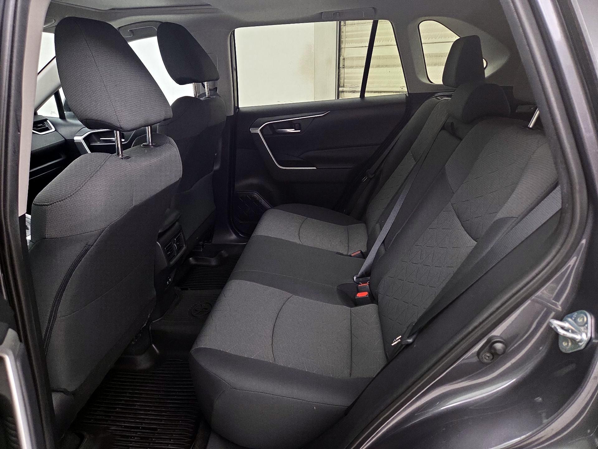 Thumbnail: 2019 Toyota RAV4 - 20