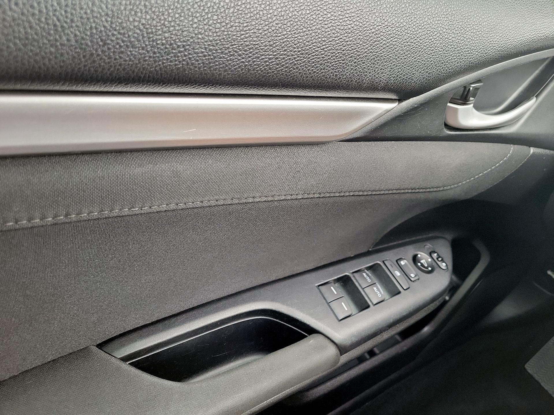 Thumbnail: 2016 Honda Civic - 12