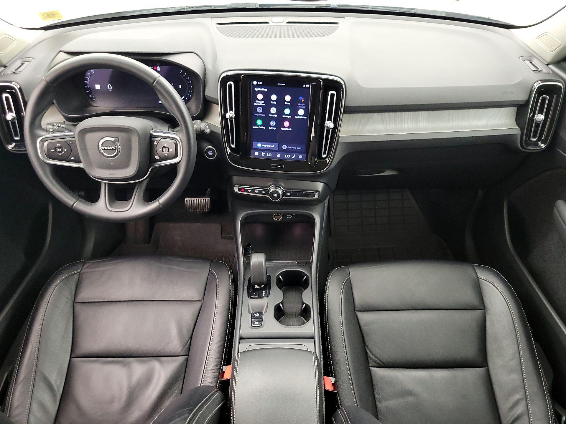 Thumbnail: 2023 Volvo XC40 - 9