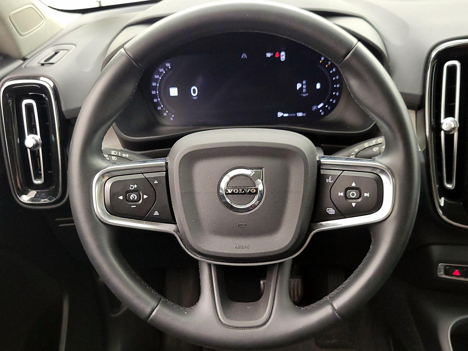Thumbnail: 2023 Volvo XC40 - 10
