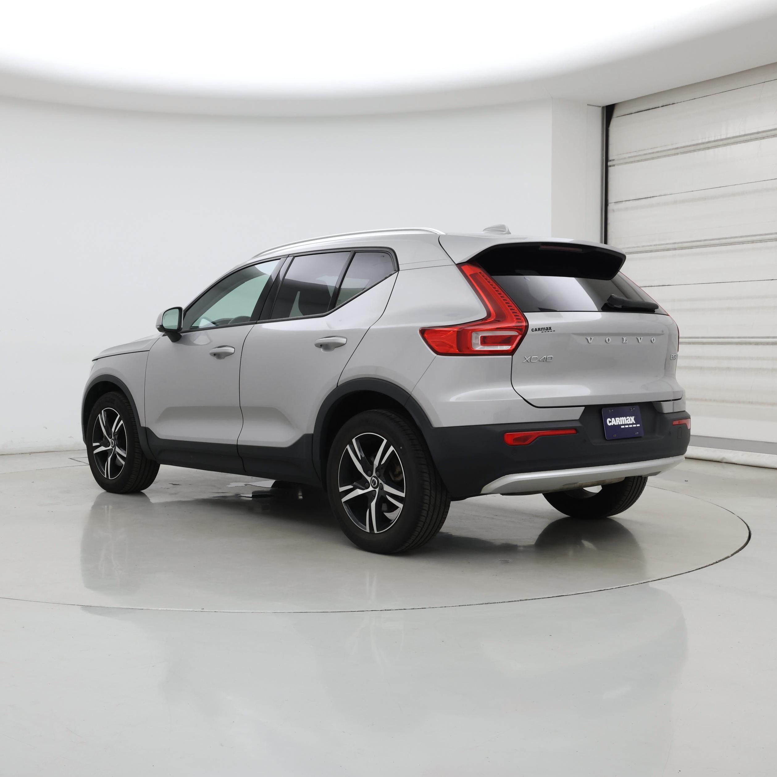 Thumbnail: 2023 Volvo XC40 - 2
